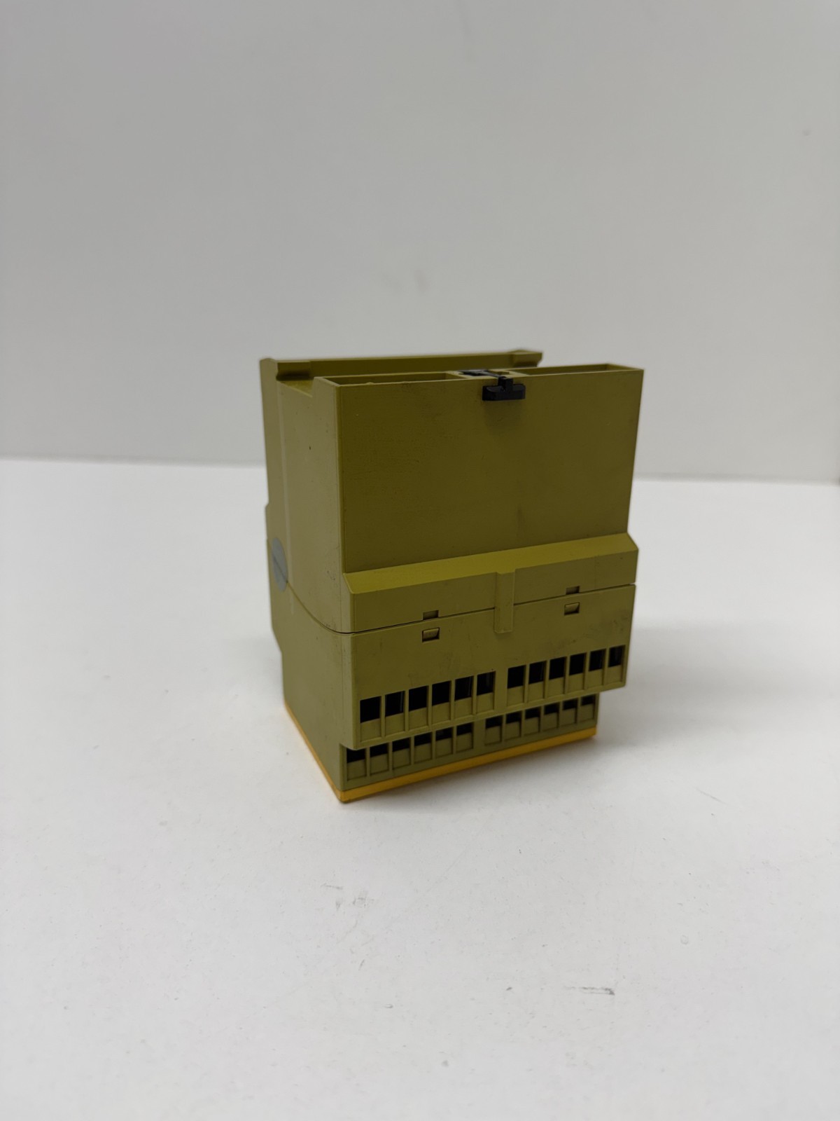 Pilz PN0Z-11-120VAC-24VDC-7n/0-1n/c Safety Relay PNOZ-11-120VAC-24VDC-7N