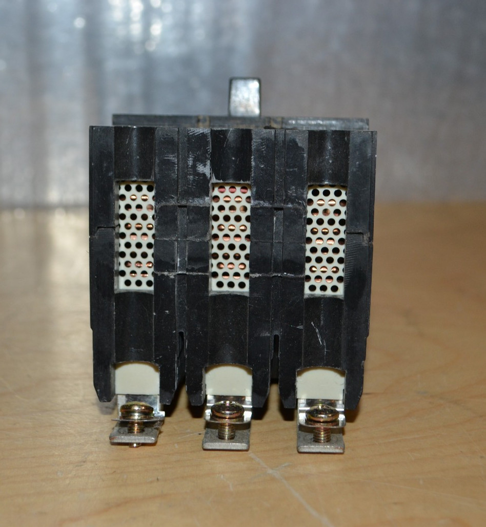 General Electric GE TEY340 Circuit Breaker 3 Pole 40 Amp 277/480 3P 40A Bolt On