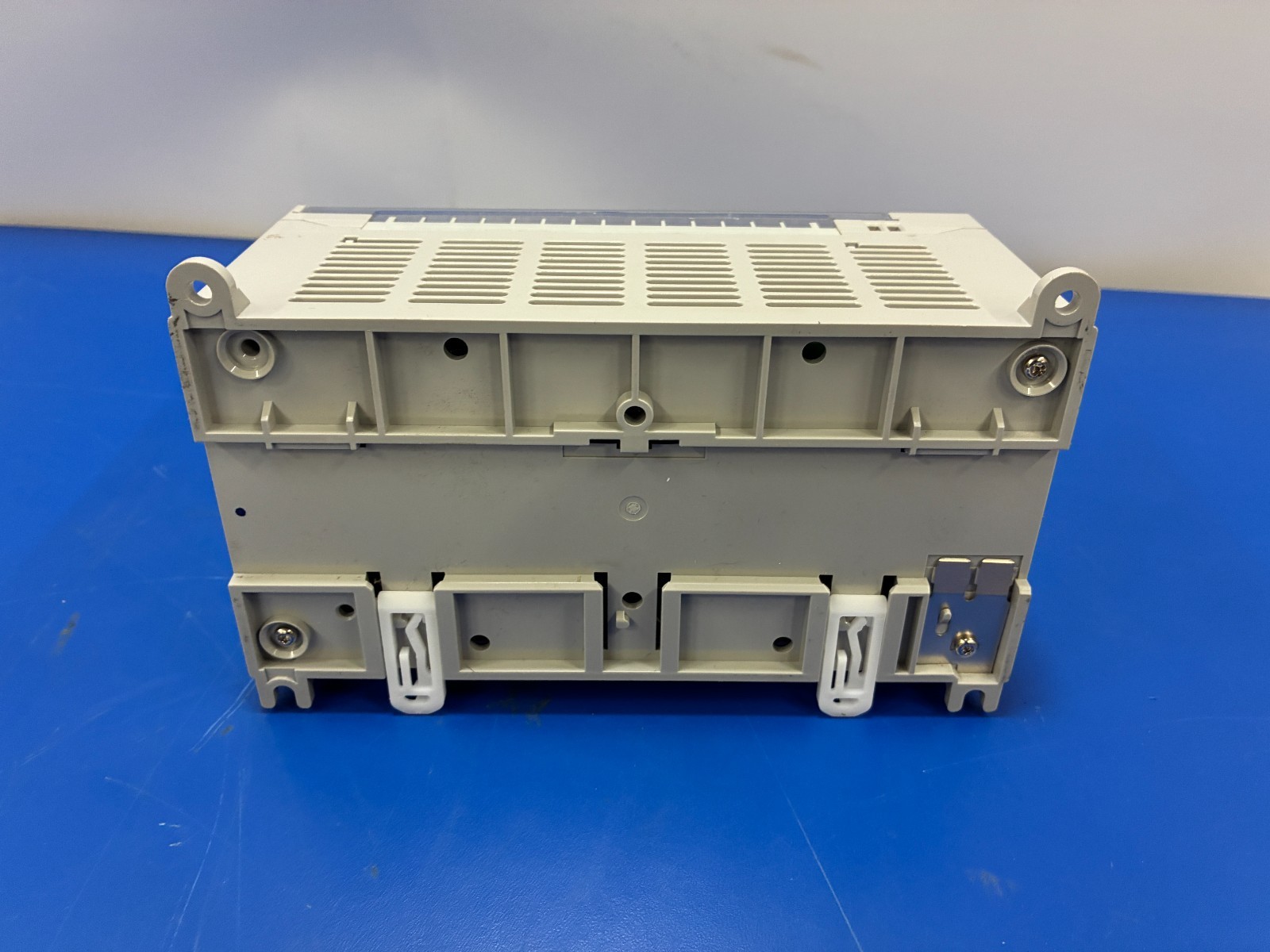 15601 Allen Bradley PN 70594 micrologic 1400 32 point controller cat: 1766-L32bw