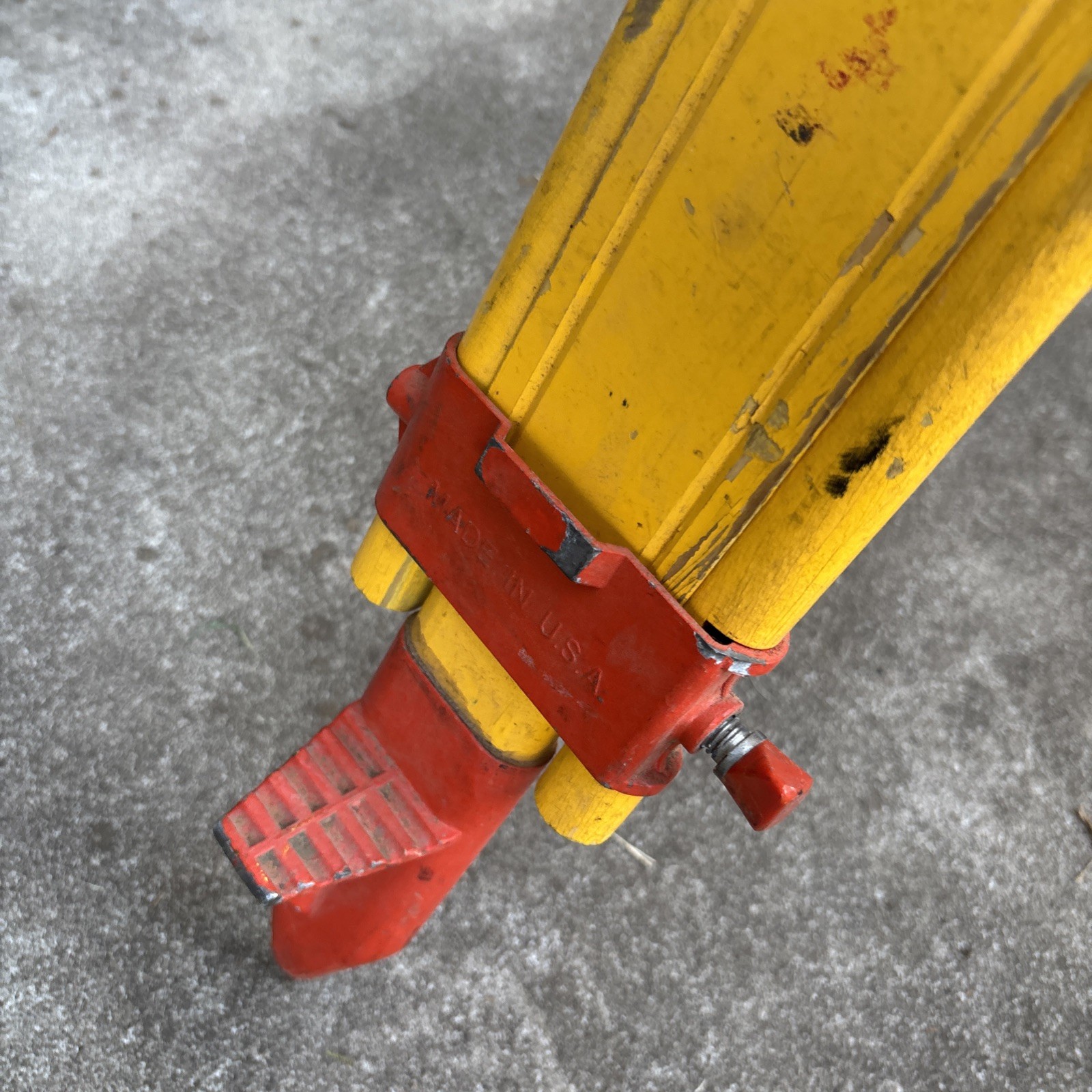 Sokkia Hardwood surveying Tripod w/Metal Hardware.