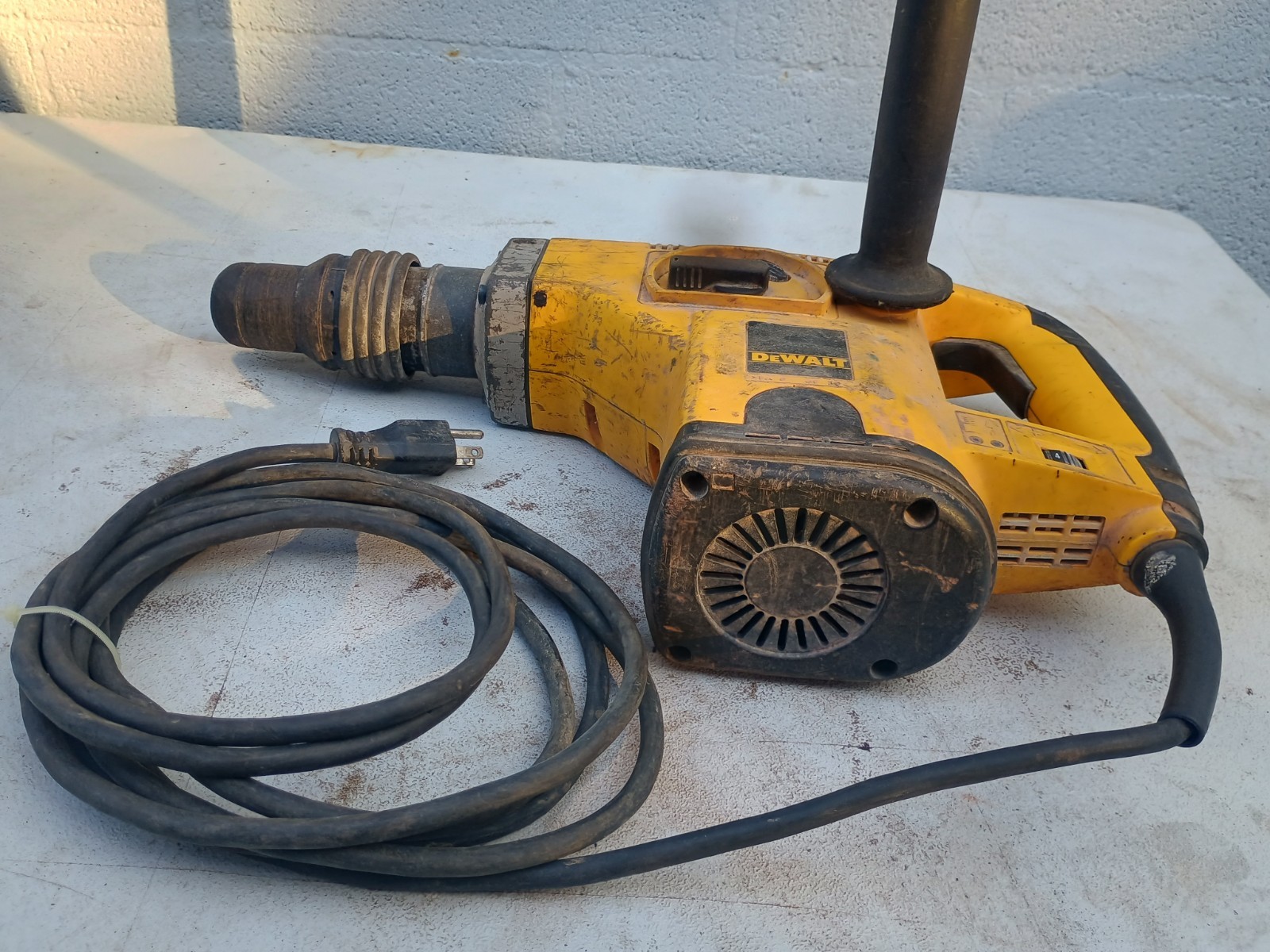 DeWalt DW541 1-1/2″ SDS Heavy Duty Corded Rotary Hammer Drill