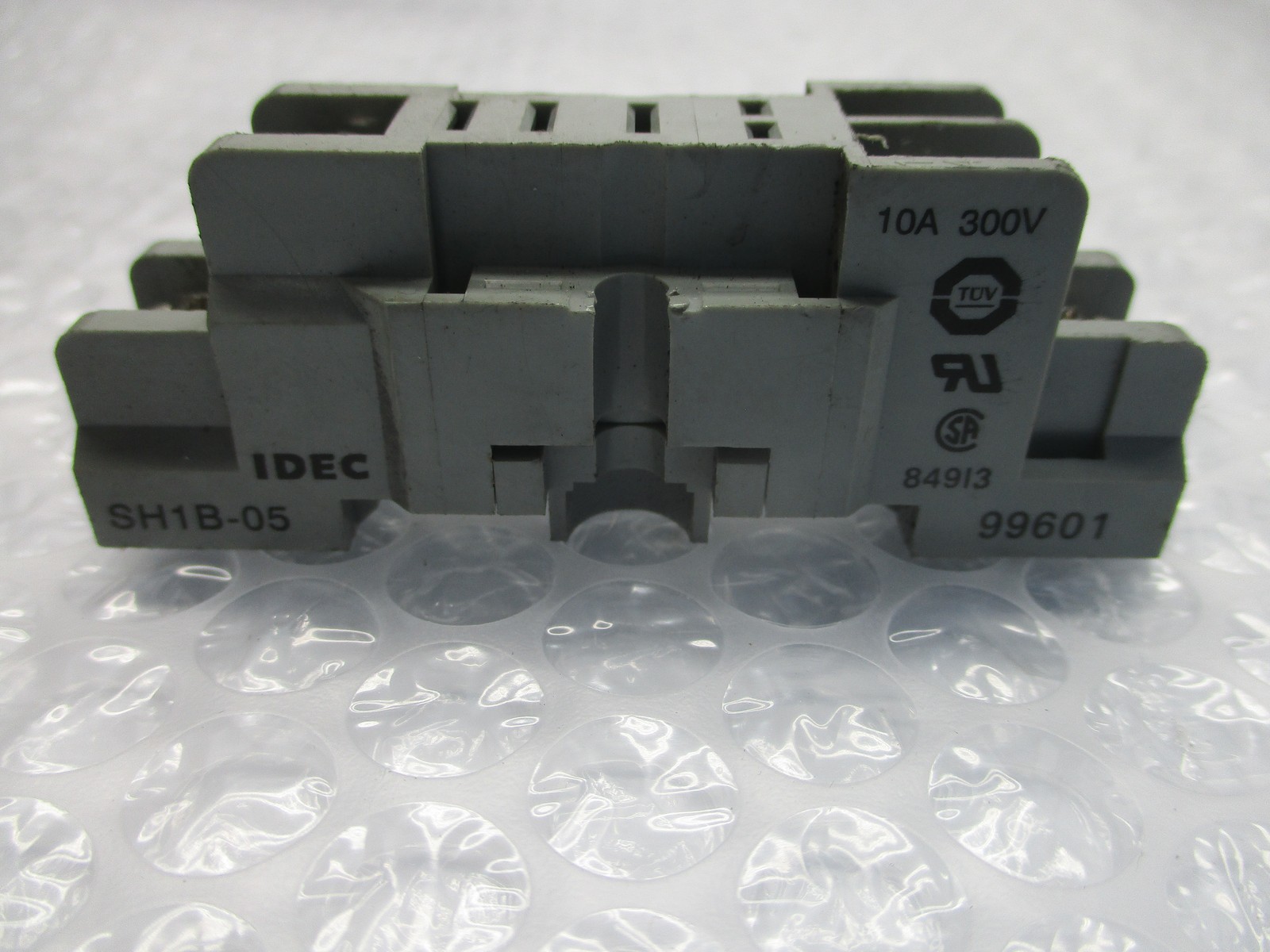 IDEC SH1B-05C RELAY BASE NSNP