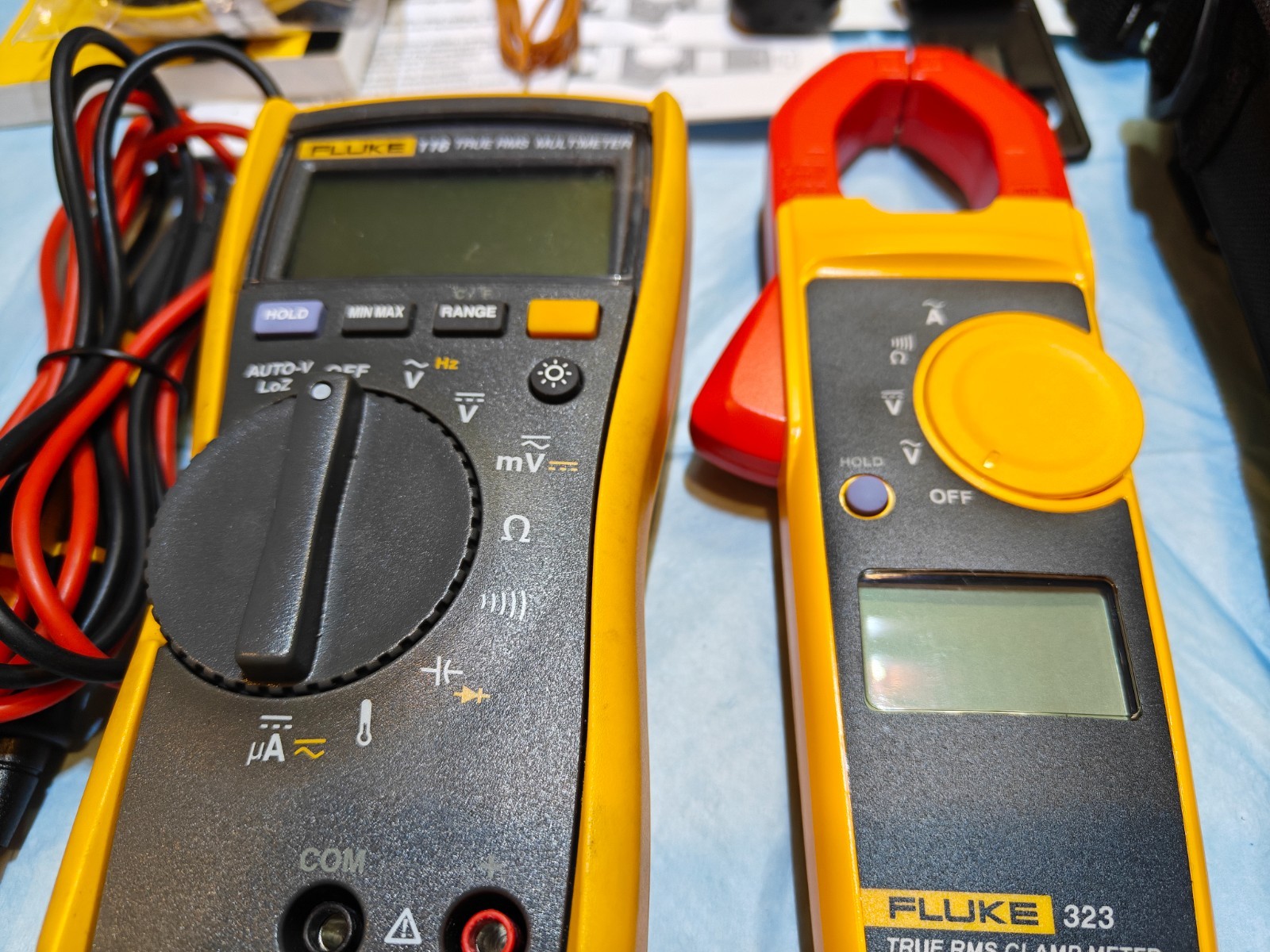 Fluke 116/323 HVAC Combo Kit True RMS Digital Multimeter and Clamp Meter