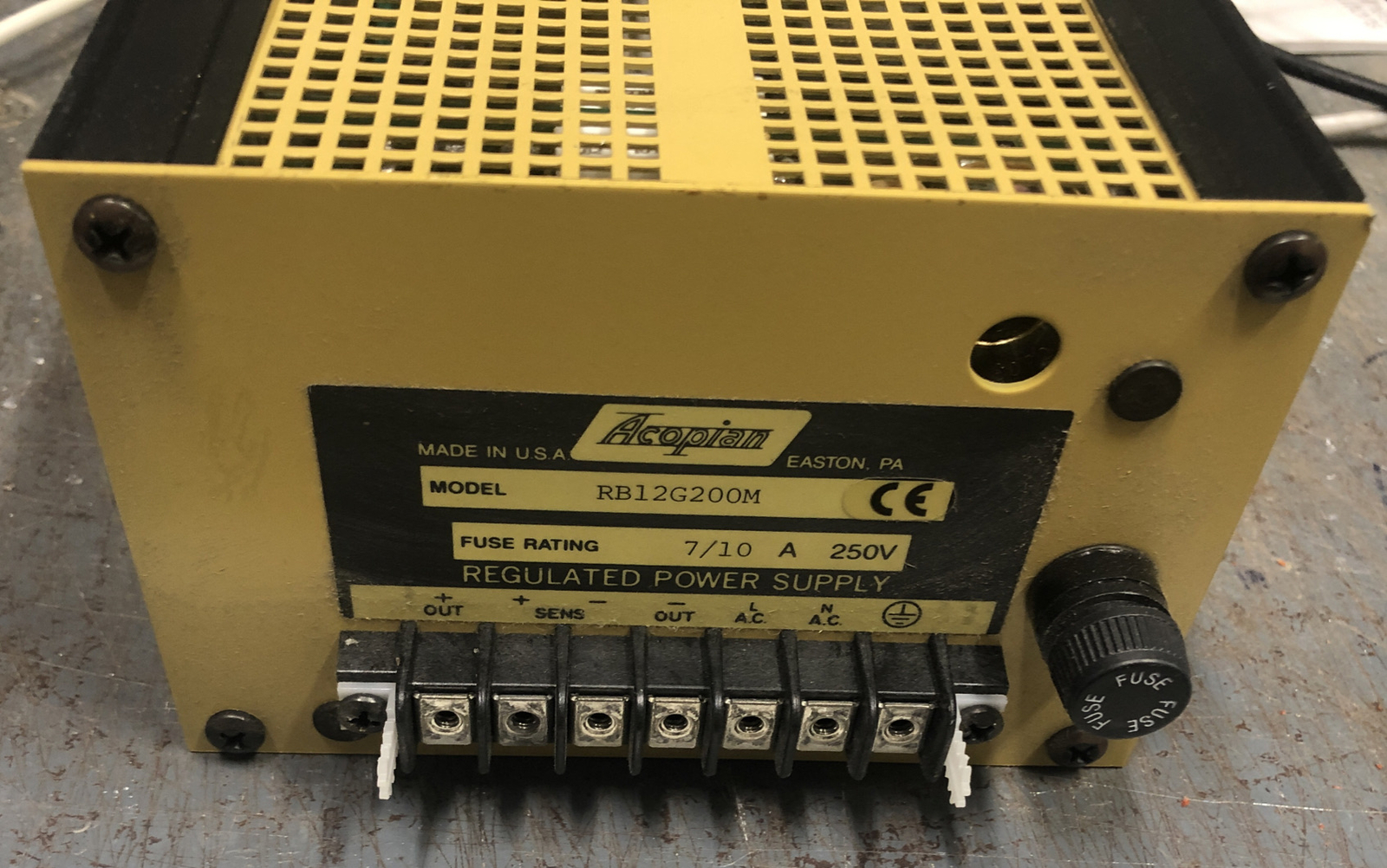 Acopian B12G200 Rating 7/10A 250 V Regulated Power Supply