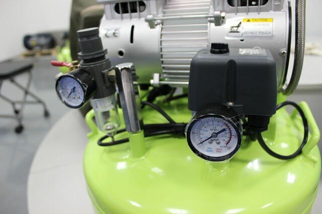 40L Silent Dental Electric Oil-free Air Compressor GA-81 for Two Dental Chair CE