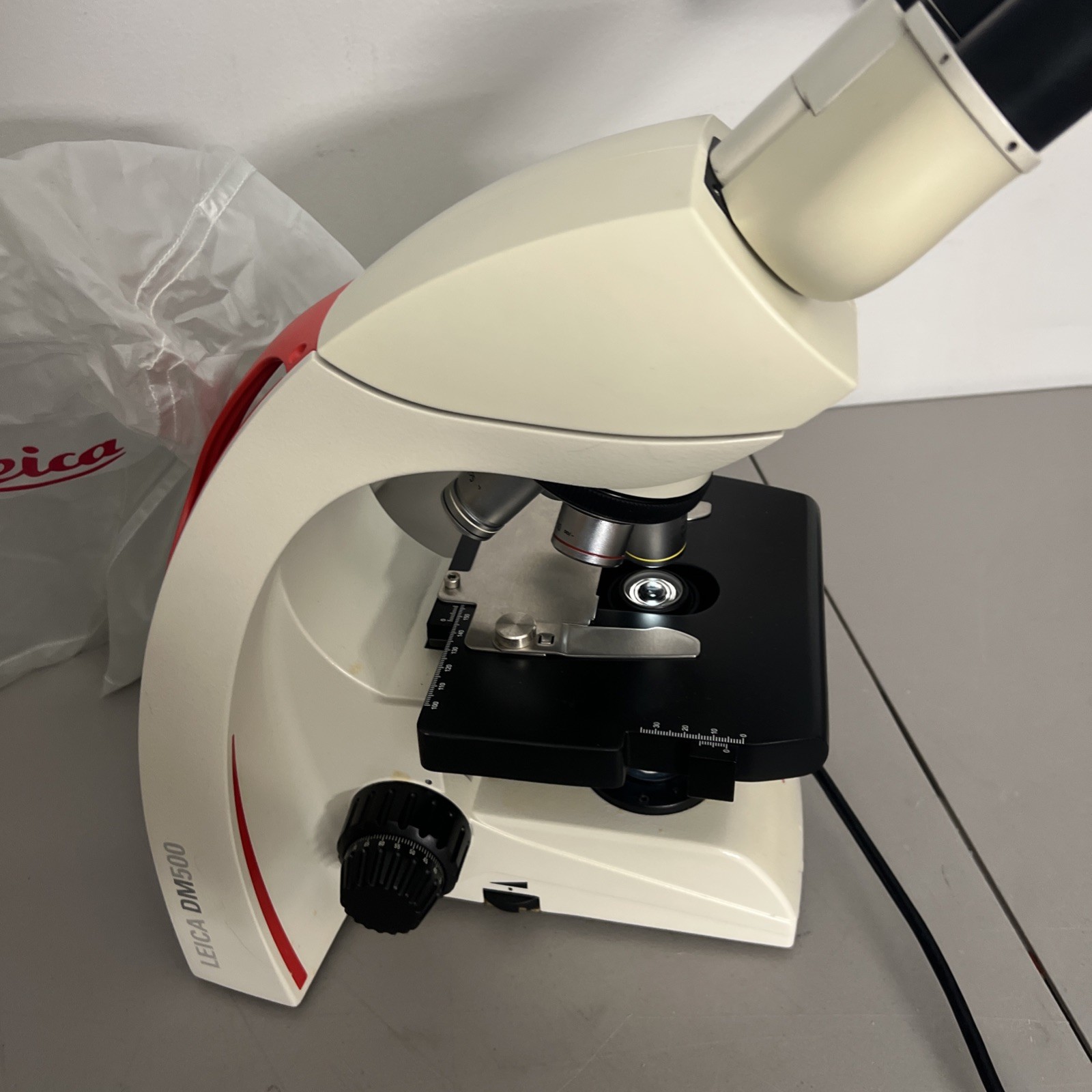 Leica DM500 Binocular Educational Microscope w/ 4x, 10x, 40x, 100x Objectives