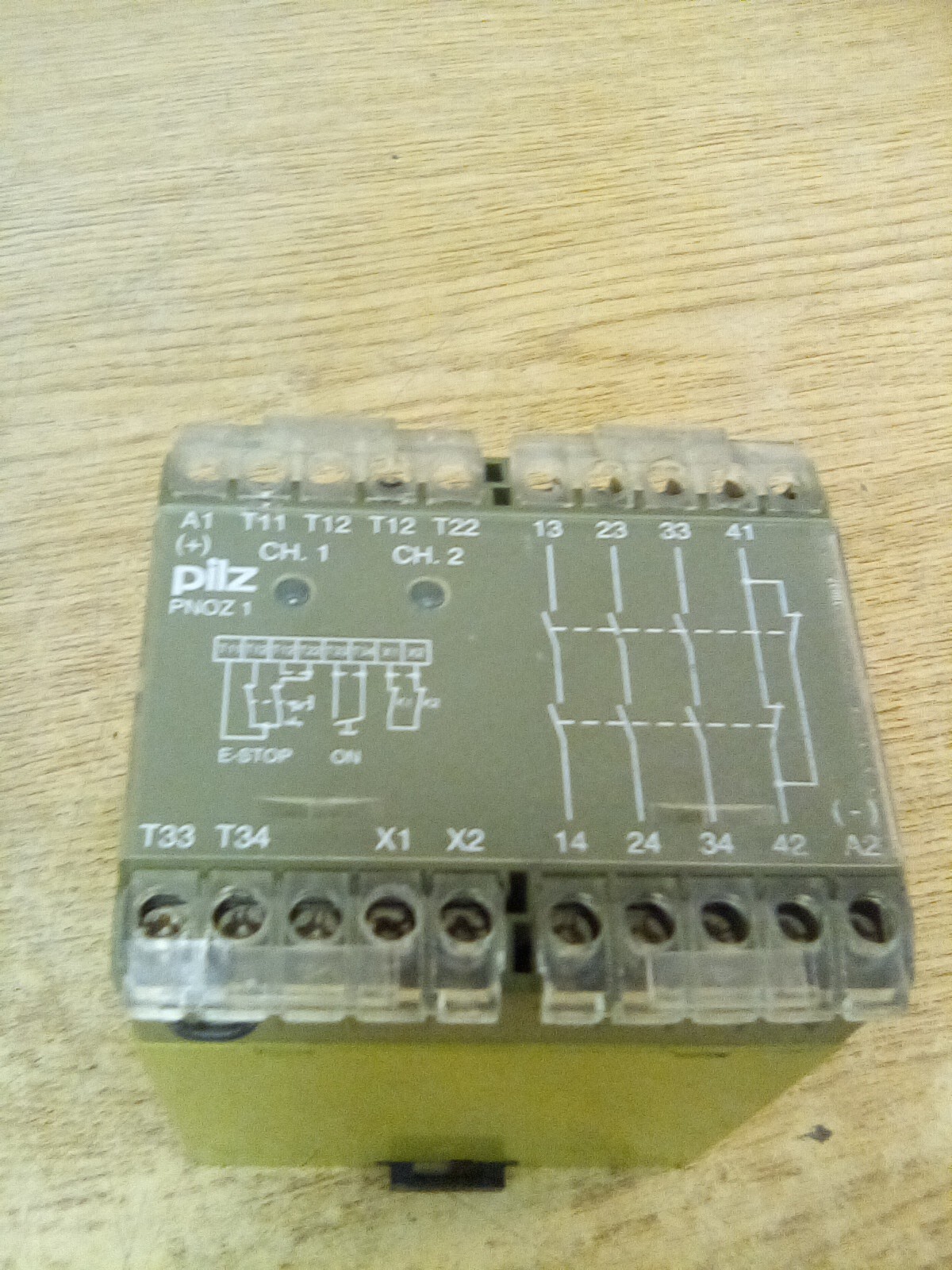 Pilz PNOZ 1 3S 10 Safety Relay 475695