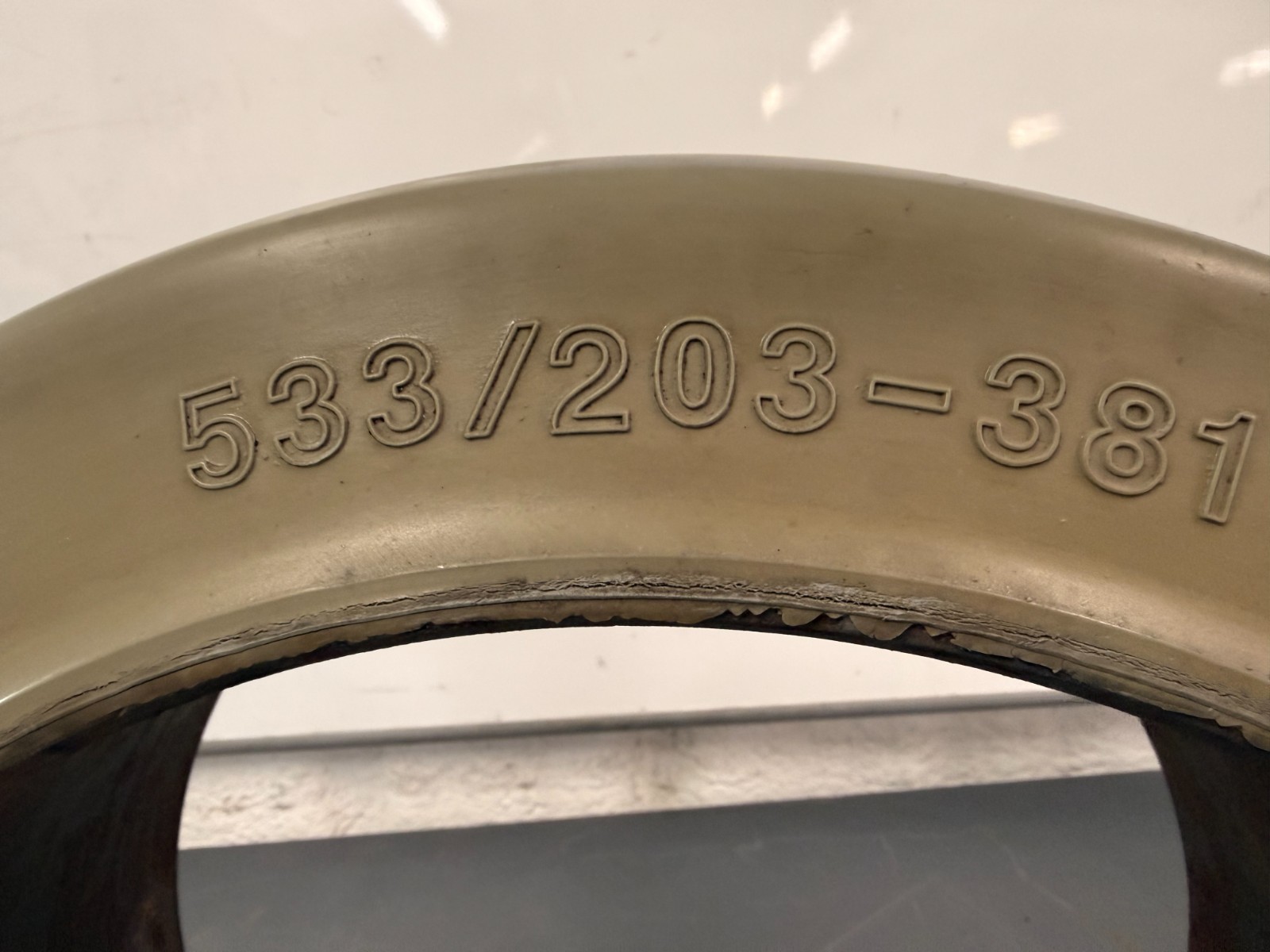 Solideal Smooth Press-On Solid 21 X 8 X 15 (21×8-15) (533/203-381) Forklift Tire