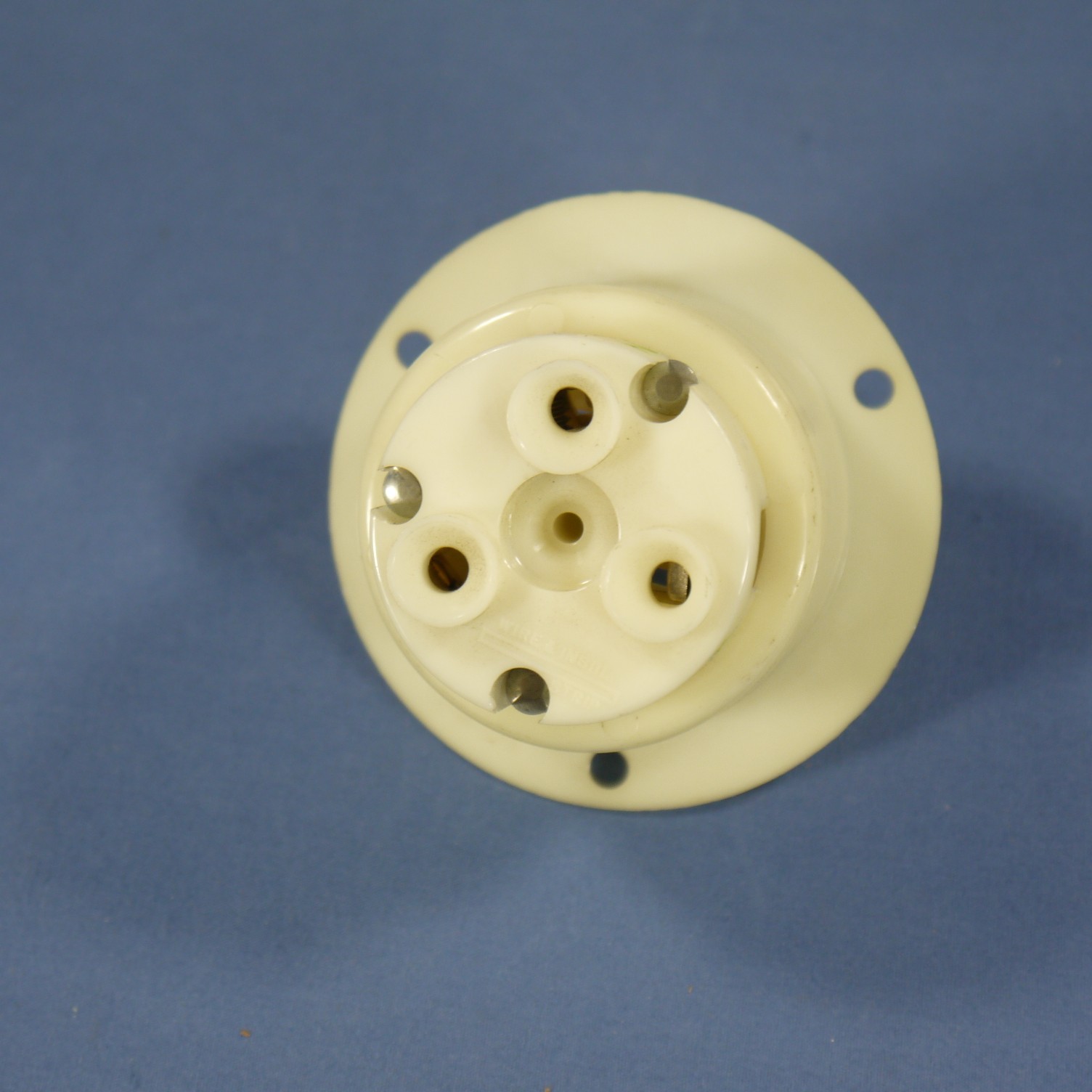 Bryant Twist Locking Flanged Inlet Plug Nema L11-20P 20A 250V 3� Bulk L1220FI