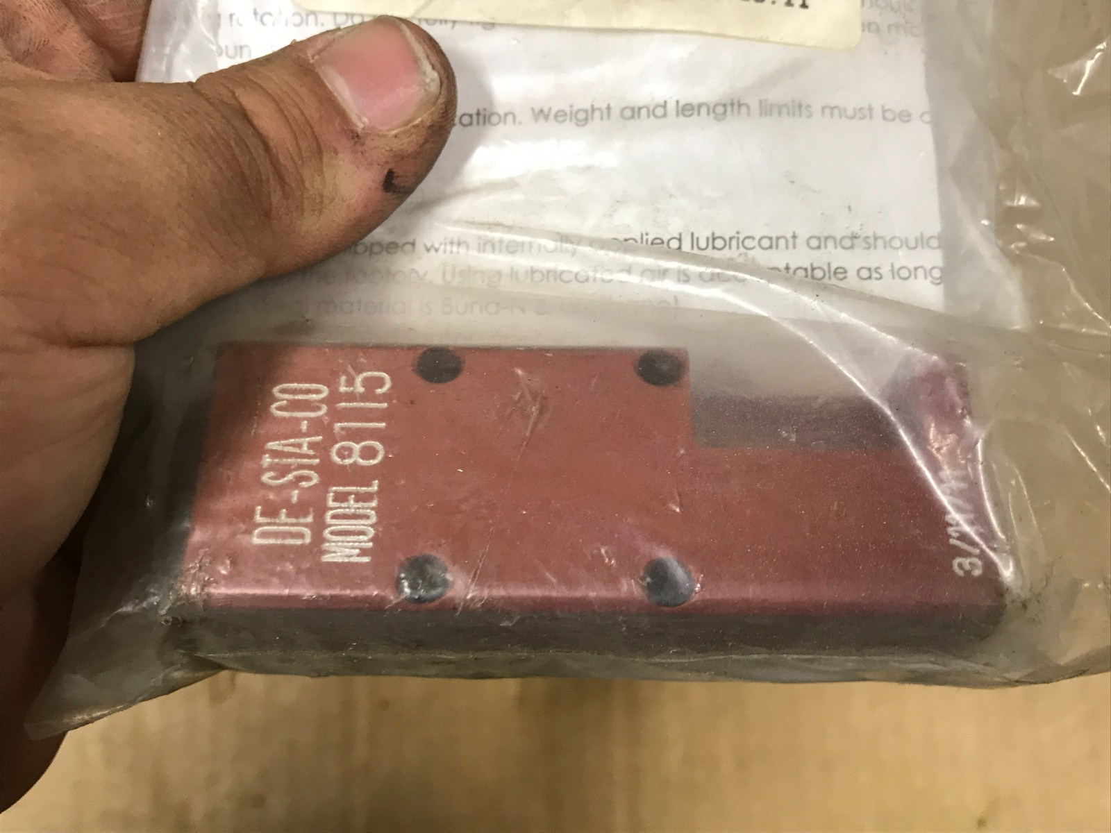 NOS De-Sta-Co Model 8115-LA Pneumatic Swing Cylinder Clamp