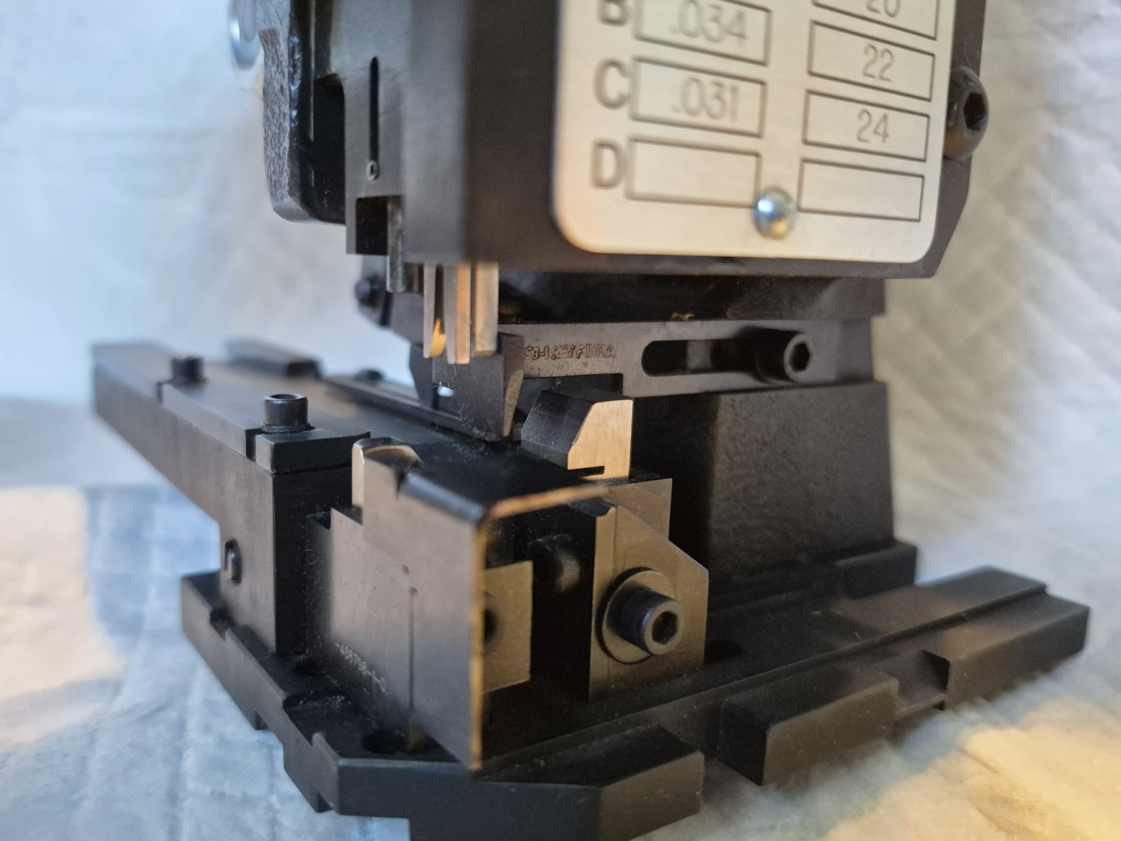 AMP TYCO 1385296-3 BENCHTOP CRIMPING PRESS APPLICATOR Heavy Duty Mini (HDM)