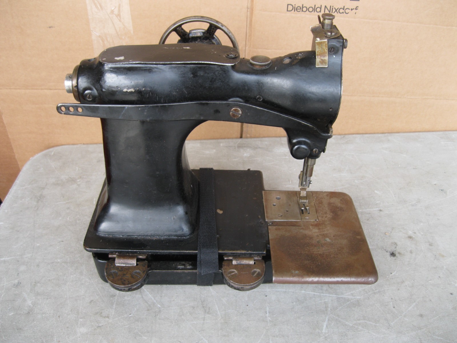 SINGER INDUSTRIAL MACHINE 65 OR 65W1 ????–FOR PARTS / REPAIR–UNTESTED–AS IS