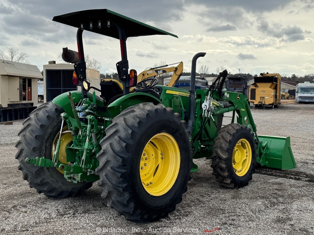 2015 John Deere 5085M 4WD Utility Farm Tractor H260 Loader PTO 3-Point bidadoo