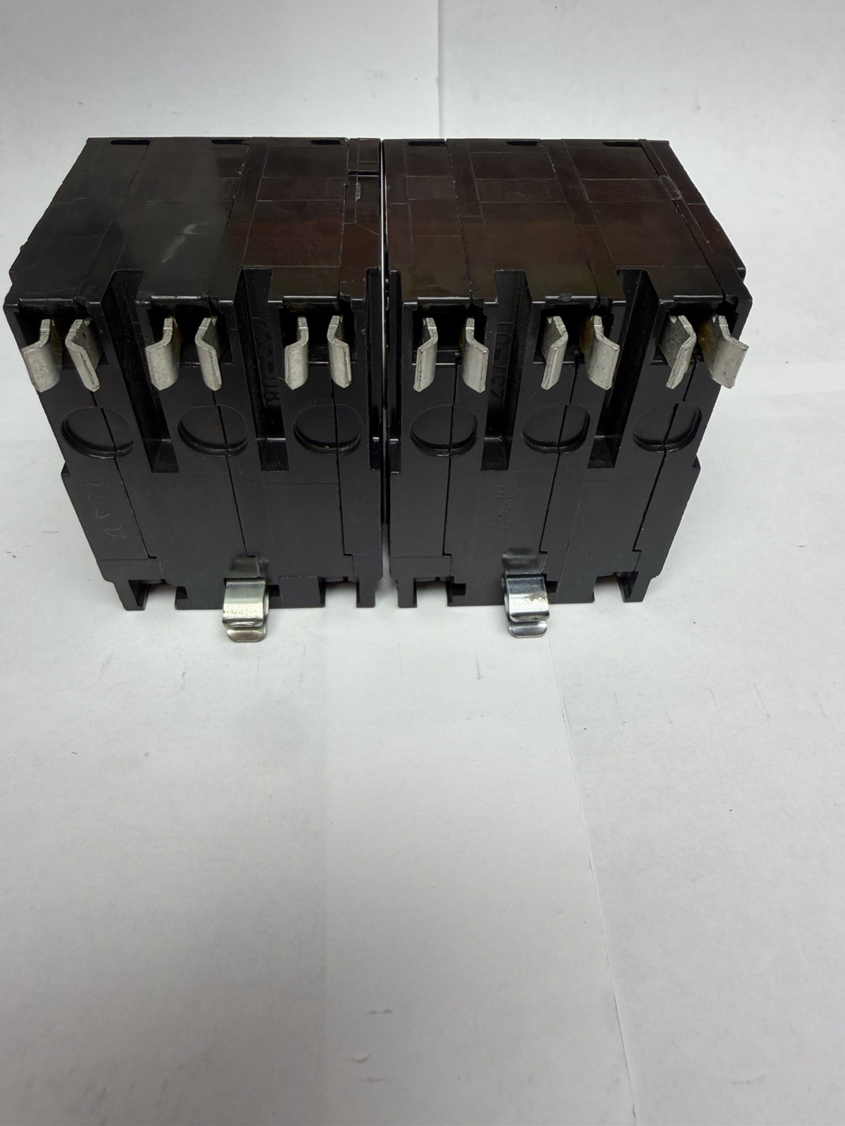 QO325 – Square D QO Series 3 Pole 25 Amp 120/240VAC 48VDC Plug-In Lot Of 2