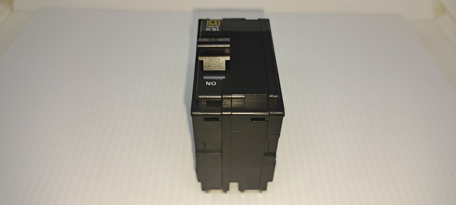 SQUARE D QO230 30 Amp 2 Pole 120/240V Type QO Circuit Breaker Yellow Face