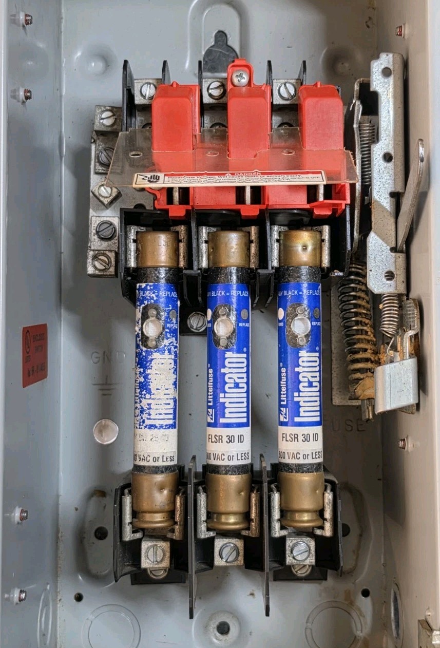 Siemens HF361NR 30A 600V 3P Fused Safety Switch NEMA 3R With (3) Littelfuse…