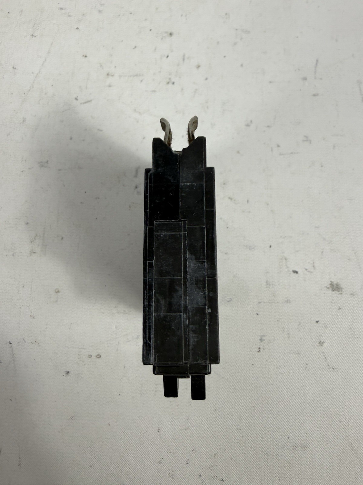 NEW Square D QOT2020NC, TWIN, Tandem, 1 Pole, 20 Amp Circuit Breaker 20A NO HOOK
