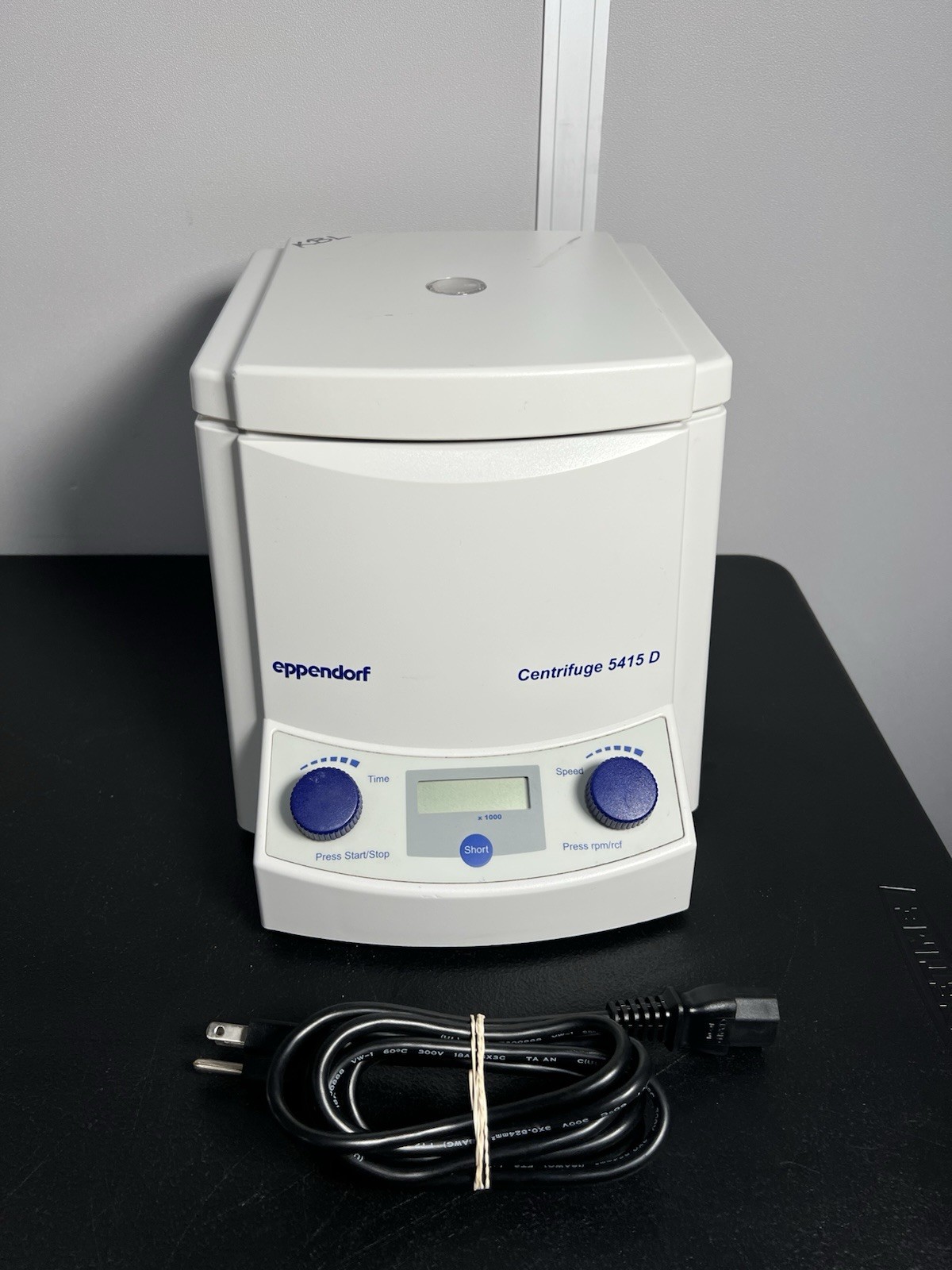 Eppendorf 5415D Micro Centrifuge + F45-24-11 Rotor & Lid; TESTED Cosmetic Issues