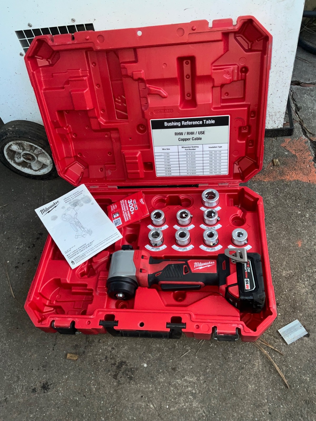 Pelacables Milwaukee 2935-20, batería de 5,0 Ah, 8 bujes de cobre, RHW, RHH,