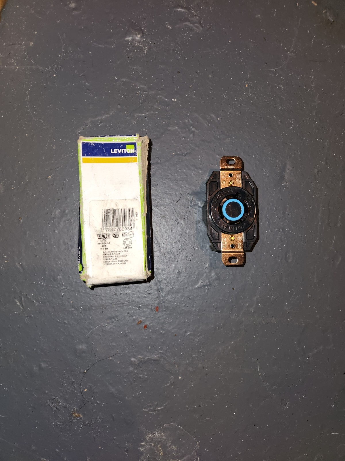 Leviton 3-P,4-W, Single Lock Receptical UPC: 078477809341