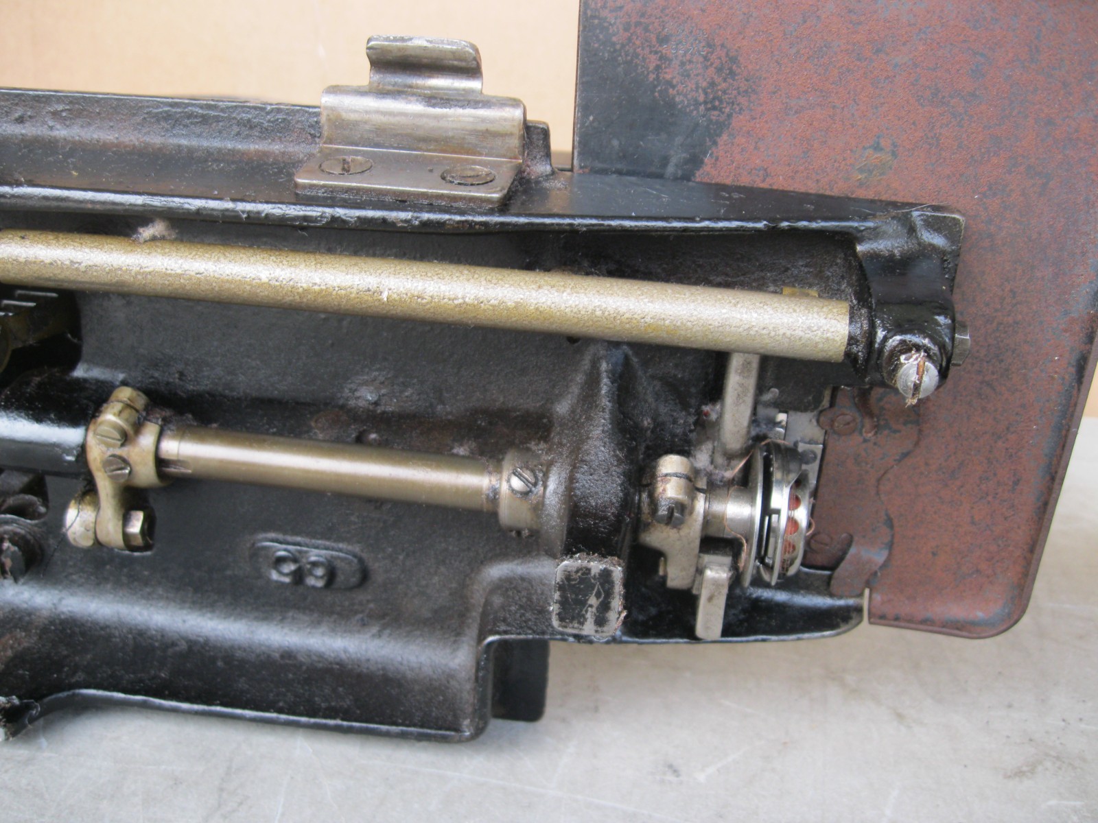 SINGER INDUSTRIAL MACHINE 65 OR 65W1 ????–FOR PARTS / REPAIR–UNTESTED–AS IS