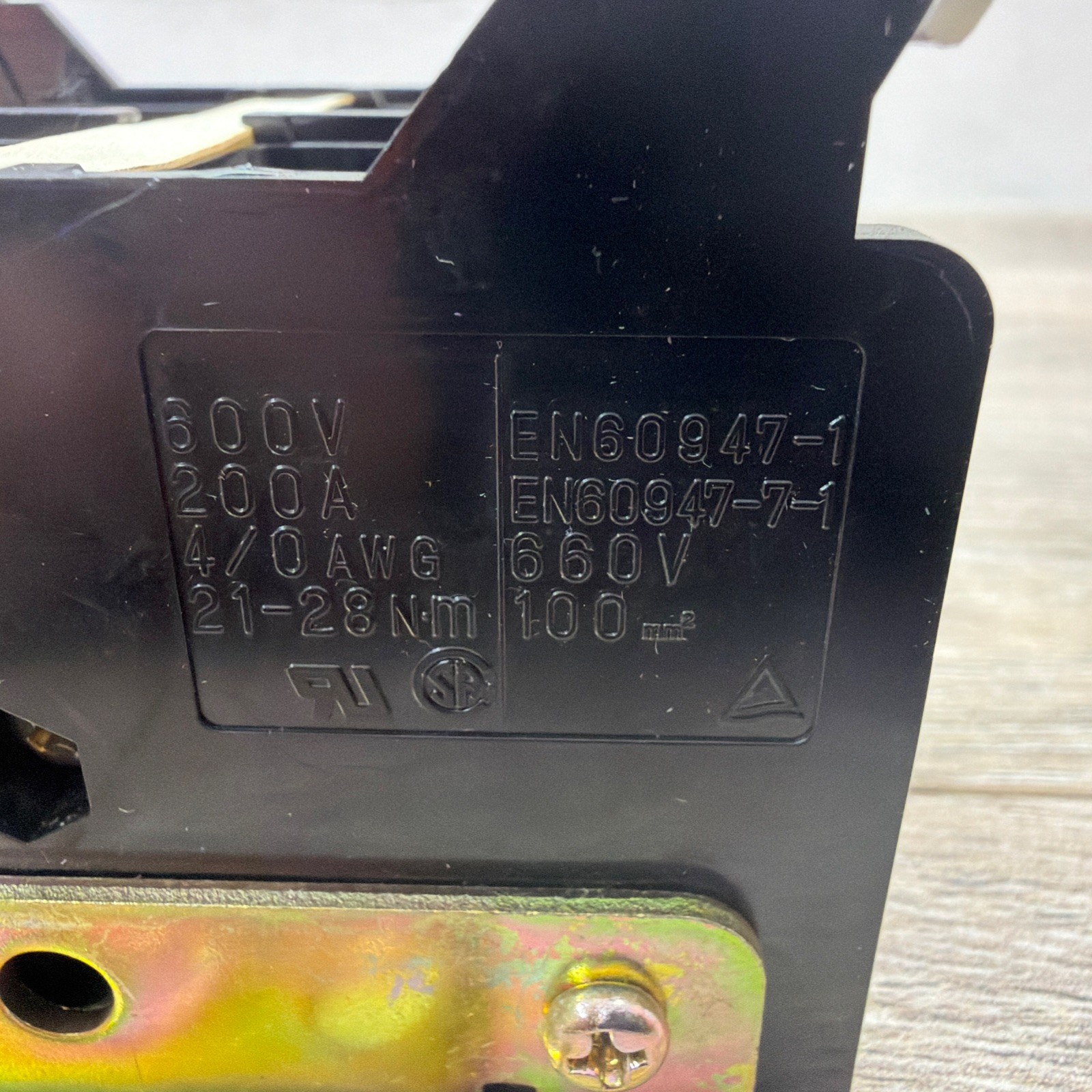 IDEC BN200BW POWER TERMINAL BLOCK 600 Volt 200 Amp 4/0 AWG
