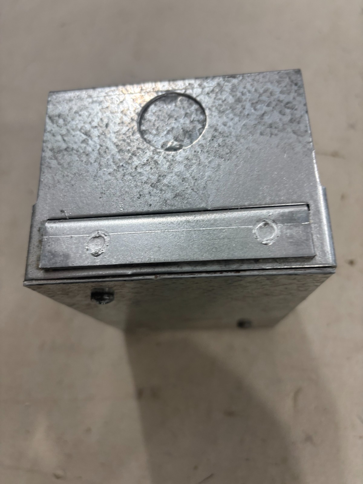 1 – Steel City 61W 1 Gang Galvanized Adjustable Steel Floor Box