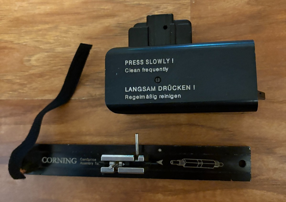 Corning FBC-012 Fiber Optic Cleaver & CamSplice Mechanical Splice Assembly Tool