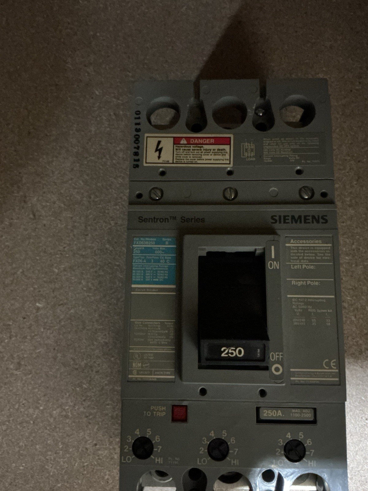 Siemens Sentron Series FXD63B250 Circuit Breaker 250A 3-Pole 600V AC Gray
