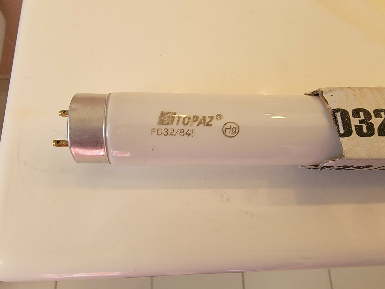 48 inch 4100K fluorescent light bulbs Topaz F032/841-39 32 watt