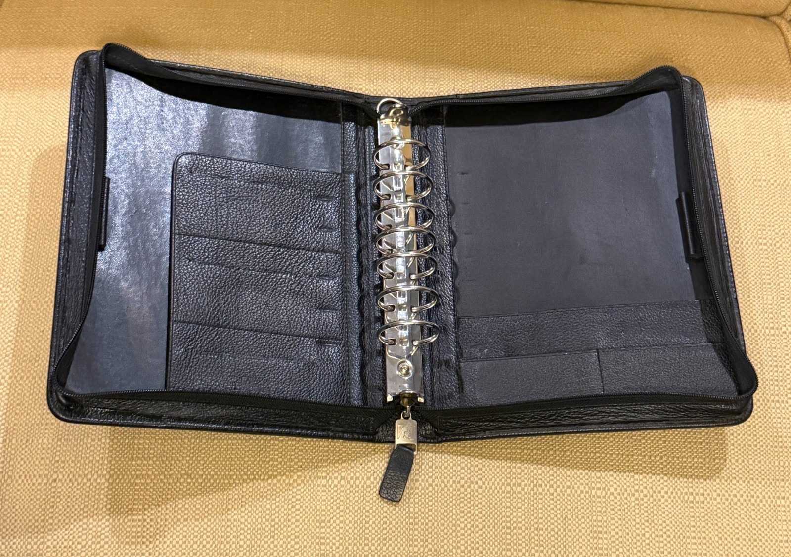 Franklin Quest Classic Black Pebble Leather Zip Around Binder 7-Ring Organizer