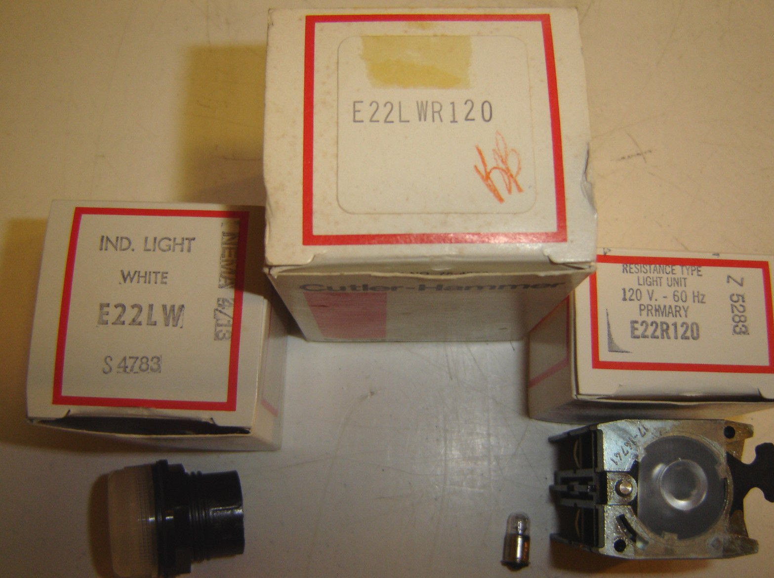 Cutler Hammer E22LWR120 Indicator Light E22R120 E22LW