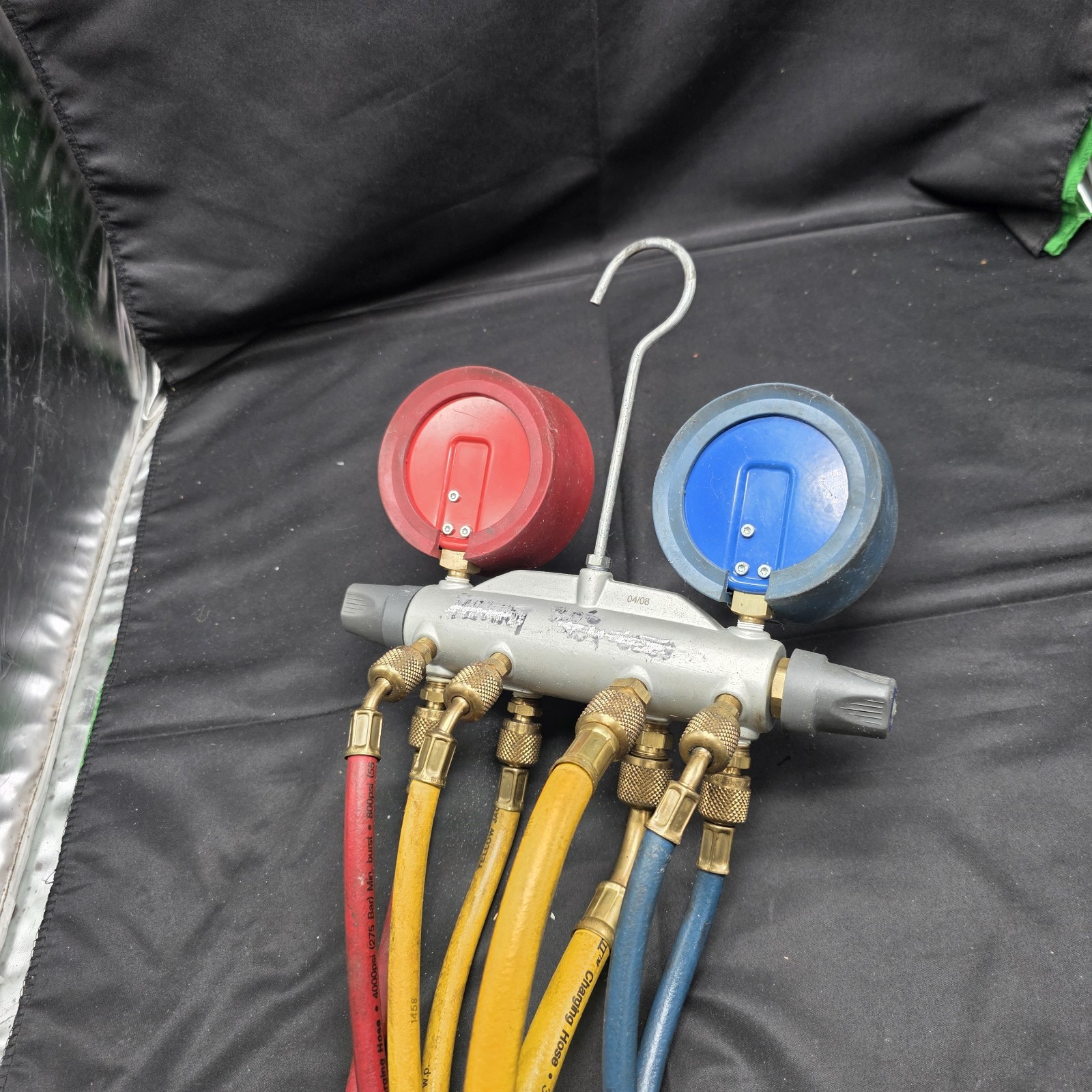 Yellow Jacket Brute II HVAC Manifold Gauge Set R134a R404A R407C w/ Hoses USA