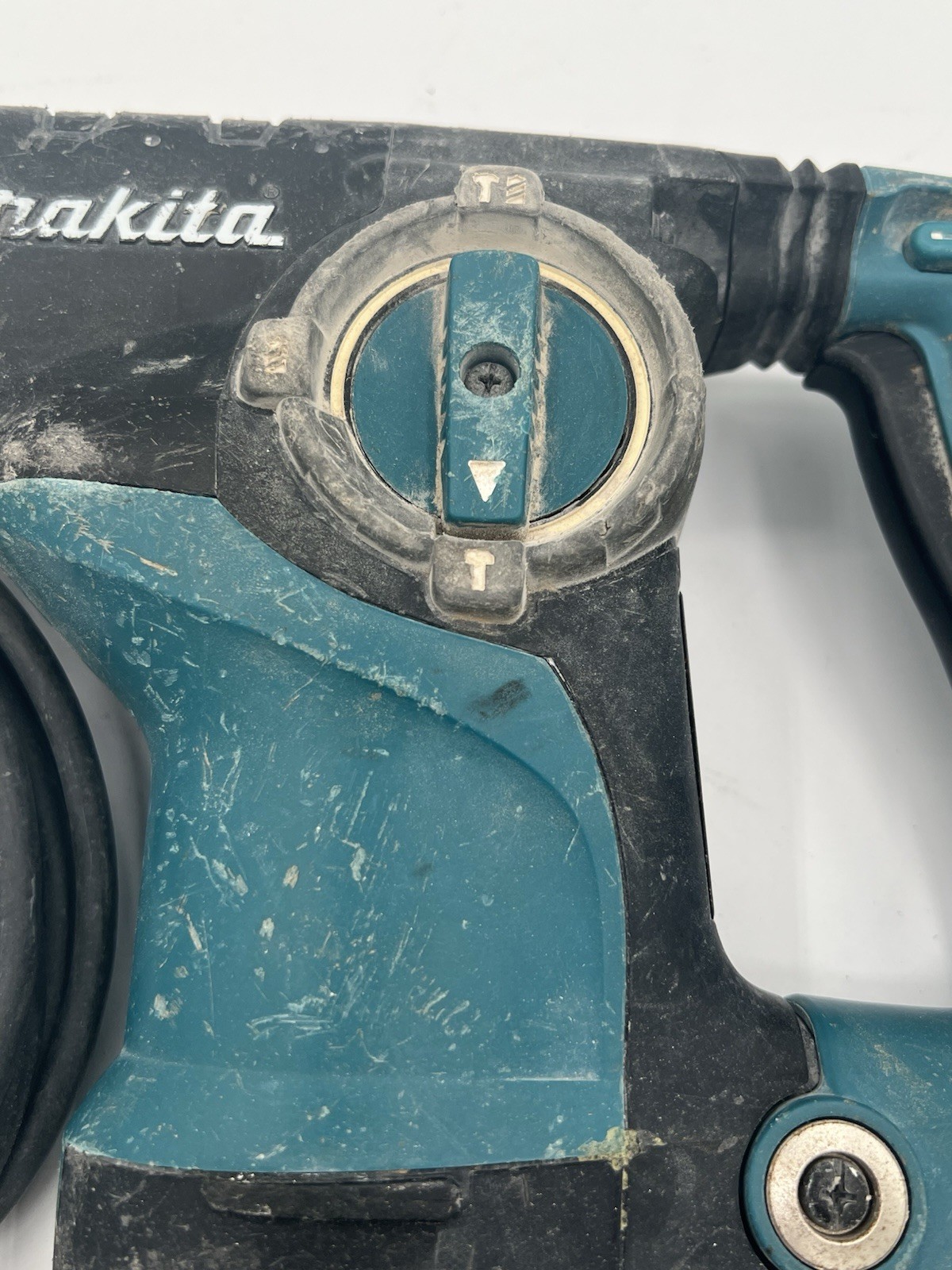 Makita HR2811F 1-1/8 SDS-Plus Rotary Hammer Drill 3-Mode Corded w/ LED