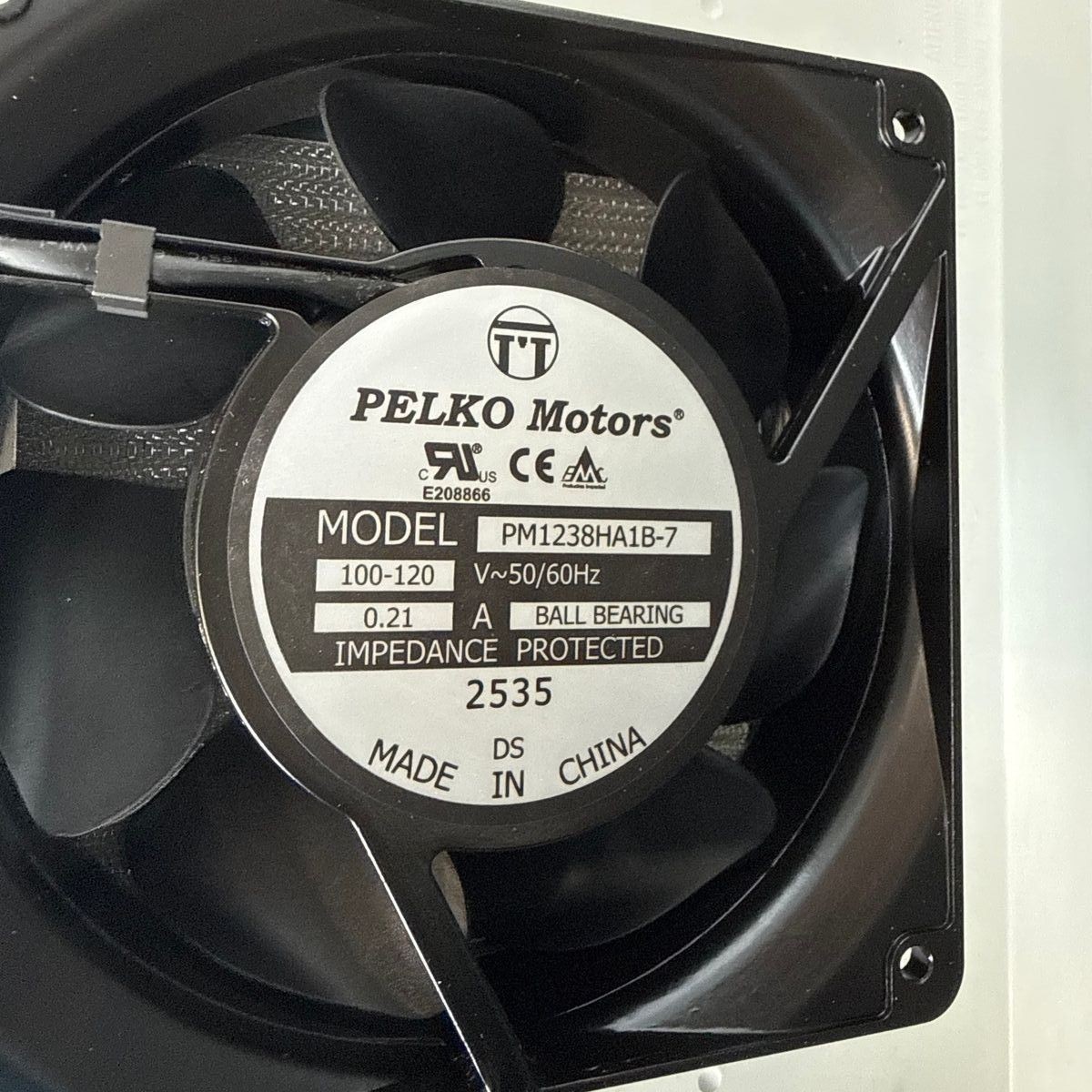 L-COM Vented Weatherproof NEMA Enclosure w/Mounting Plate and Cooling Fans*
