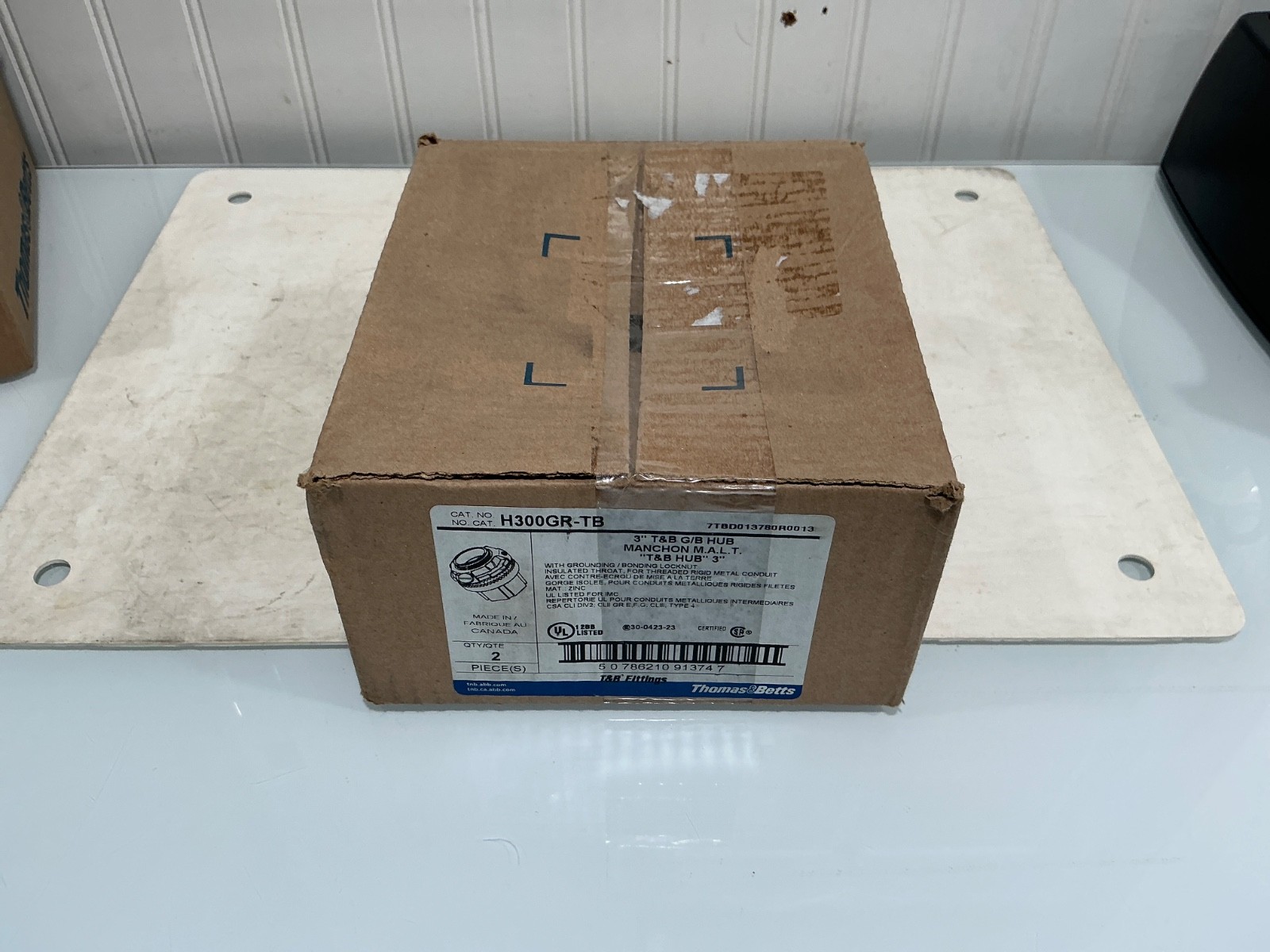 (Qty 4) Thomas&Betts H300GR-TB 3” w/Grounding Locknut, 2 Boxes of 2