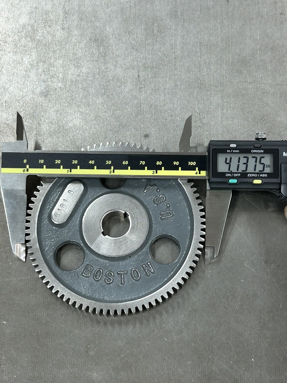QTY 1 BOSTON GEAR GA81B CAST IRON CHANGE GEAR 20 PITCH 81 TEETH 5/8” BORE