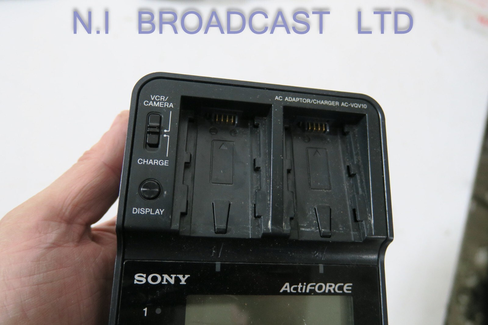 1x Sony actiforce charger with 2x lithium ion np-fh100 batteries  (26wh ) batte