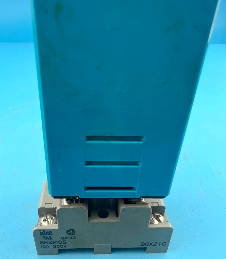 Idec RTE-P11 Electronic Timer Relay Socket 24V 10A 120V 0.1 Sec-10 Min SR2P-05