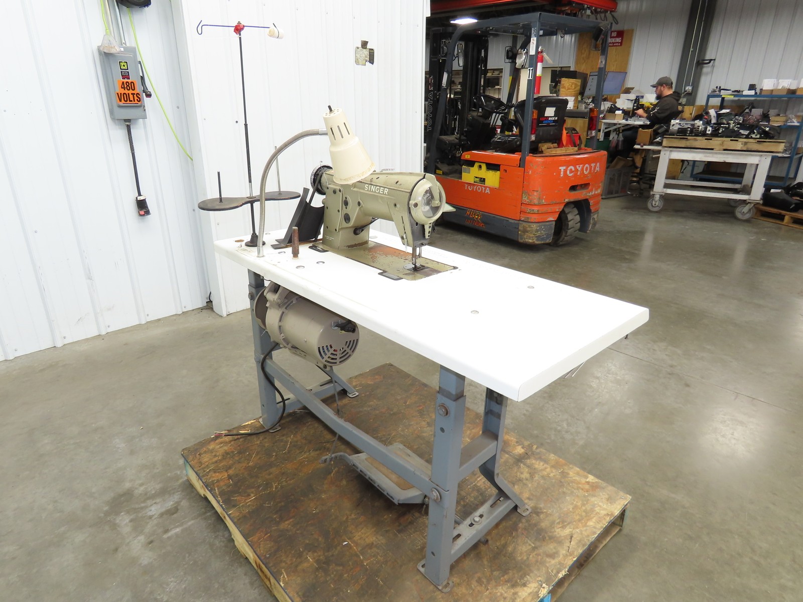 Singer 457 Industrial Sewing 3-step Zig Zag Rotary Take-up Machine 220VAC 3Ph