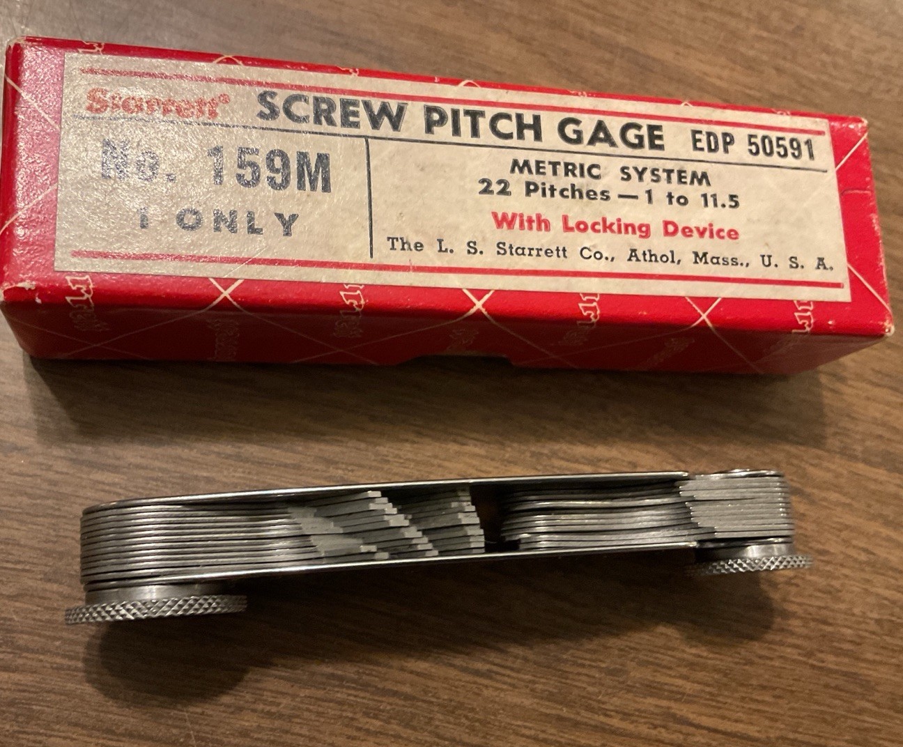 Starrett 159M Screw Pitch Gage Metric System 28 Leaves with Locking Device