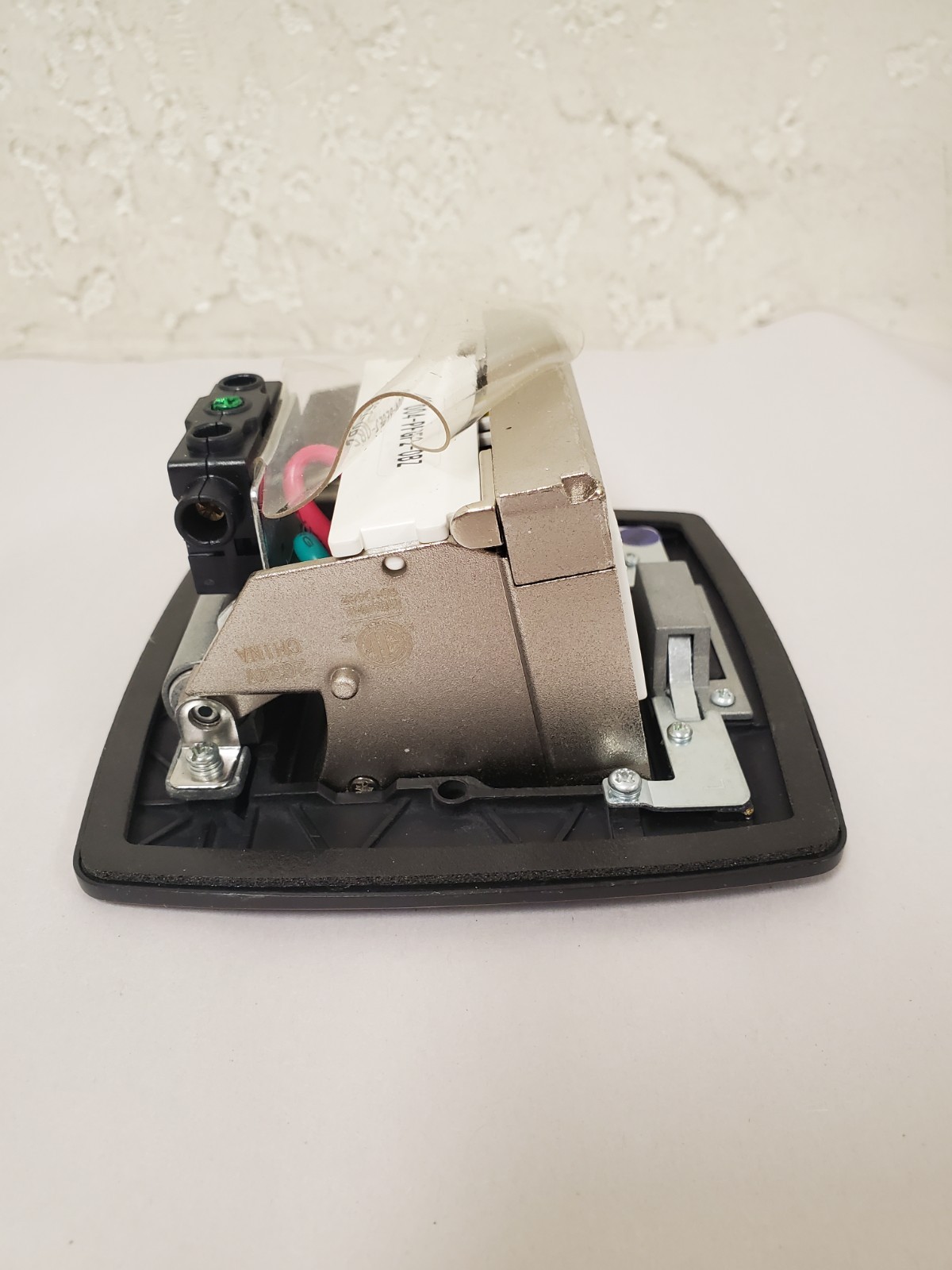 *READ DESC* Leviton Pop-Up Floor Box w/ 3.6 Amp USB Charger 15 Amp Outlet Bronze