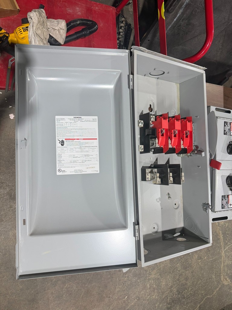 SIEMENS GF324NR 200A 240V FUSIBLE GENERAL DUTY SAFETY SWITCH LG