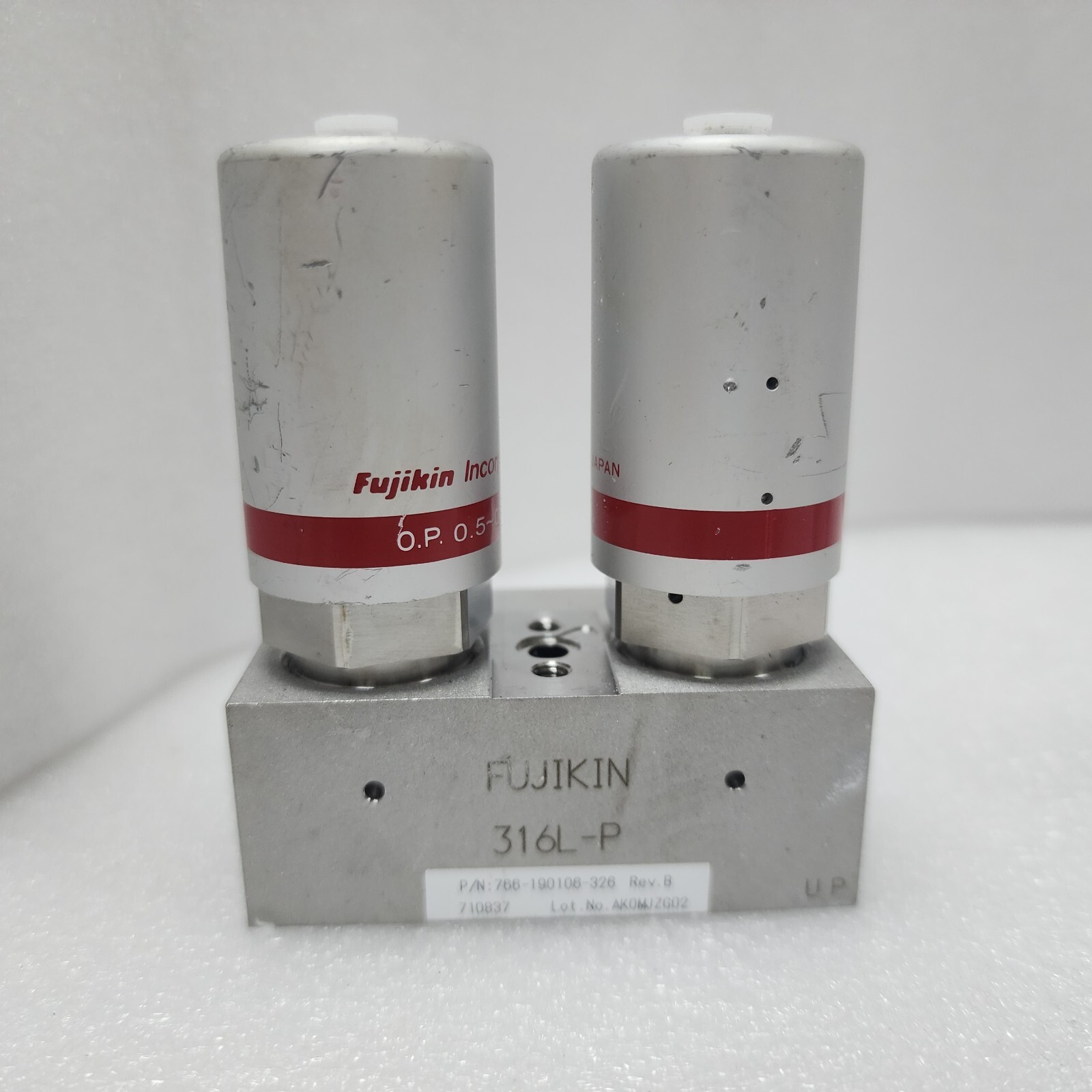 Lam 766-190106-326 Rev B, Fujikin 2×0.5~0.6 MPa Valve Assy,Used,Jp+97213