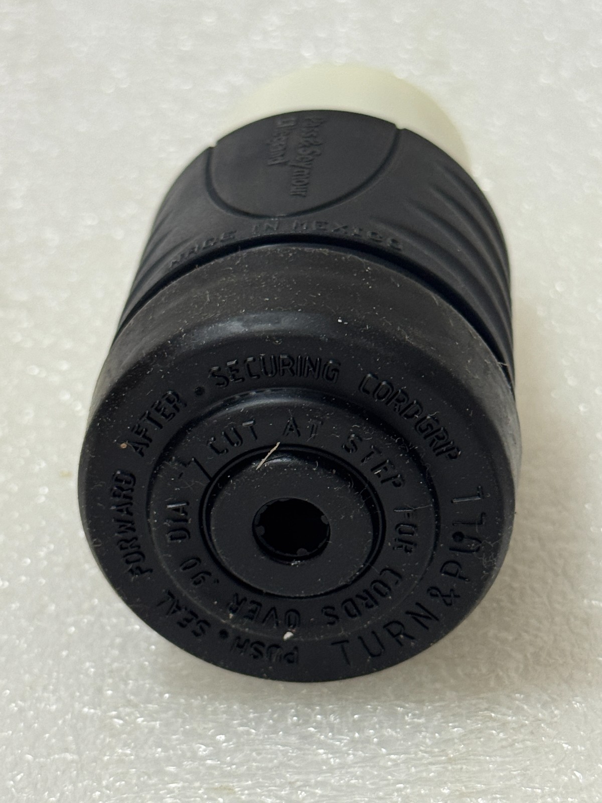 PASS & SEYMORE MEXICO LEGRAND L1430-C CORD CONNECTOR 30A 125/250V 3P 4W L14-30R