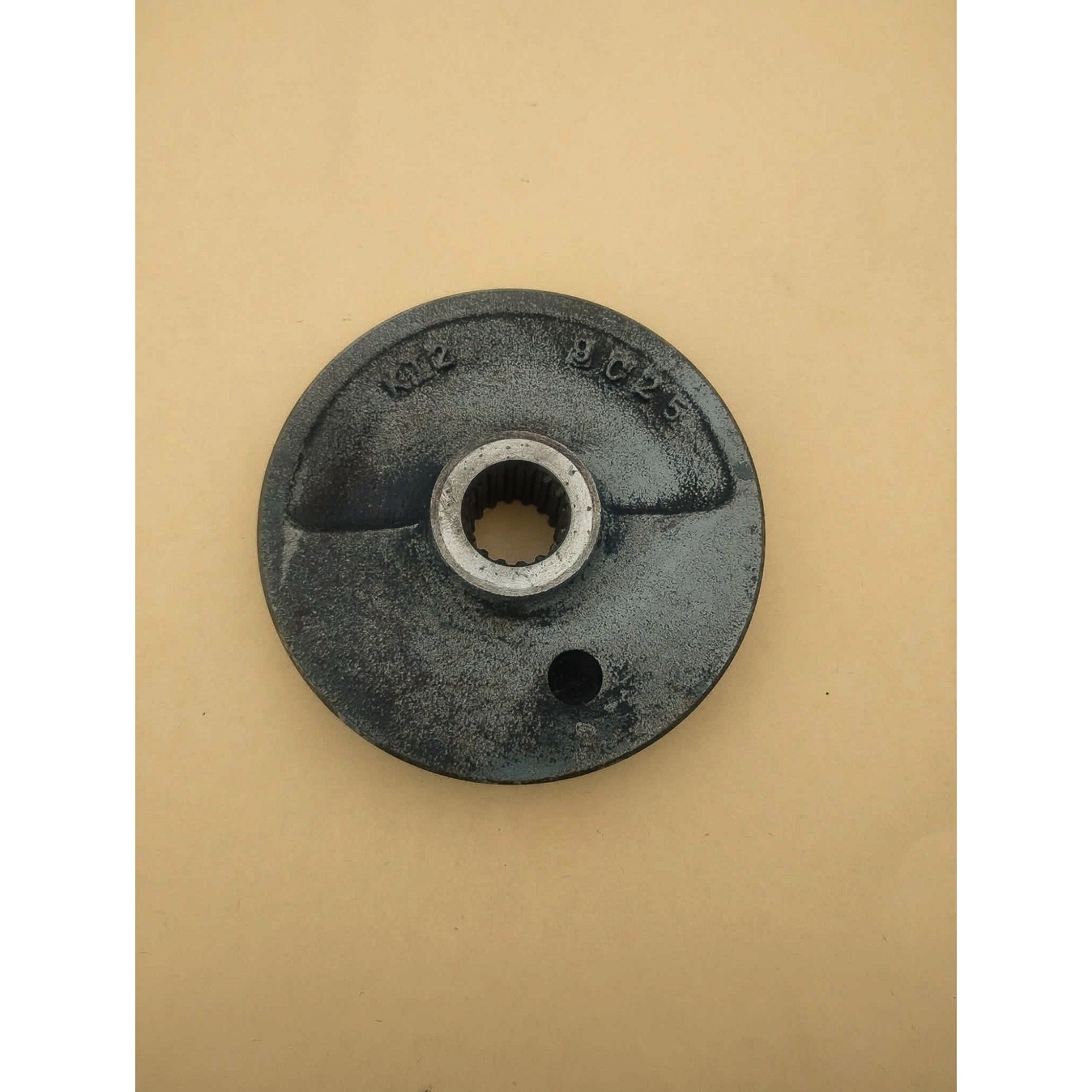Kubota D722-E Crankshaft pulley 25-34300-01,K2 9C25 Used (972)