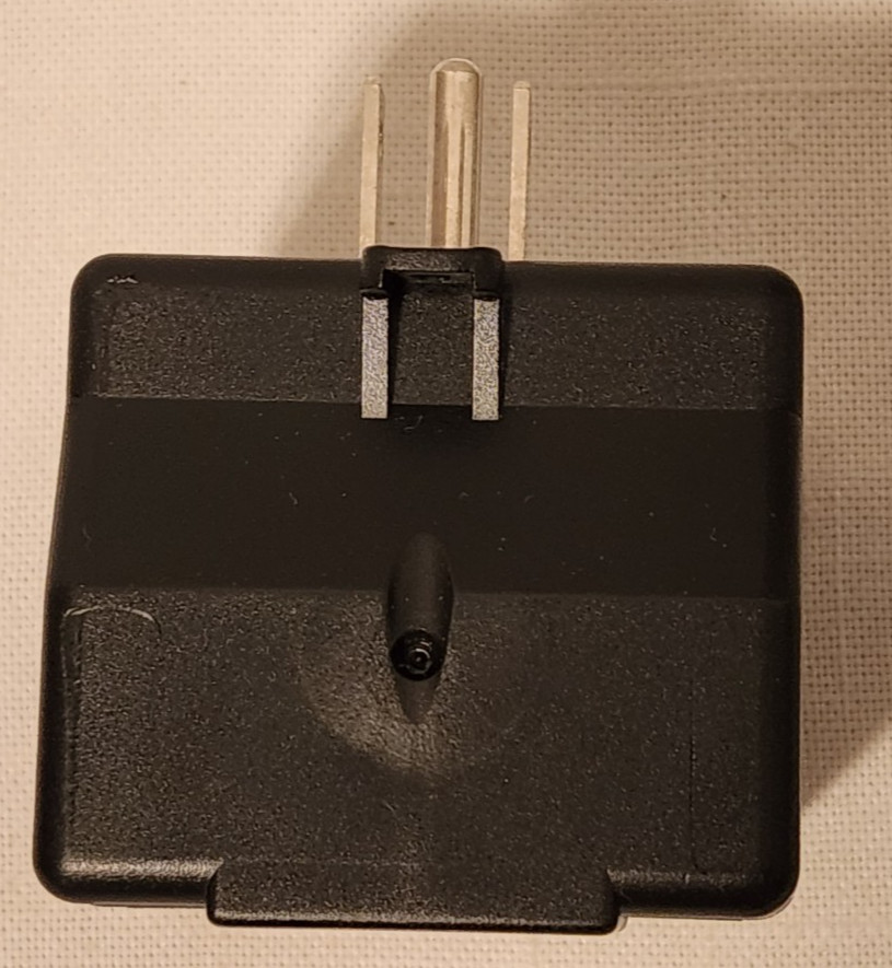 Radio Shack 273-1411 Reverse Converter , Output 240VAC / 60 Hz / 40 W