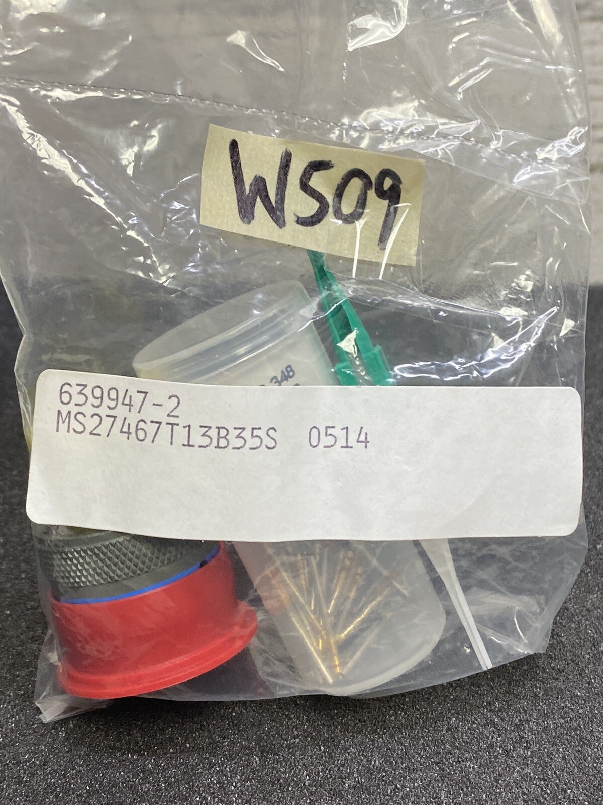 Amphenol MS27467T13B35S Military plug – female PIN: 22 – size 13 New