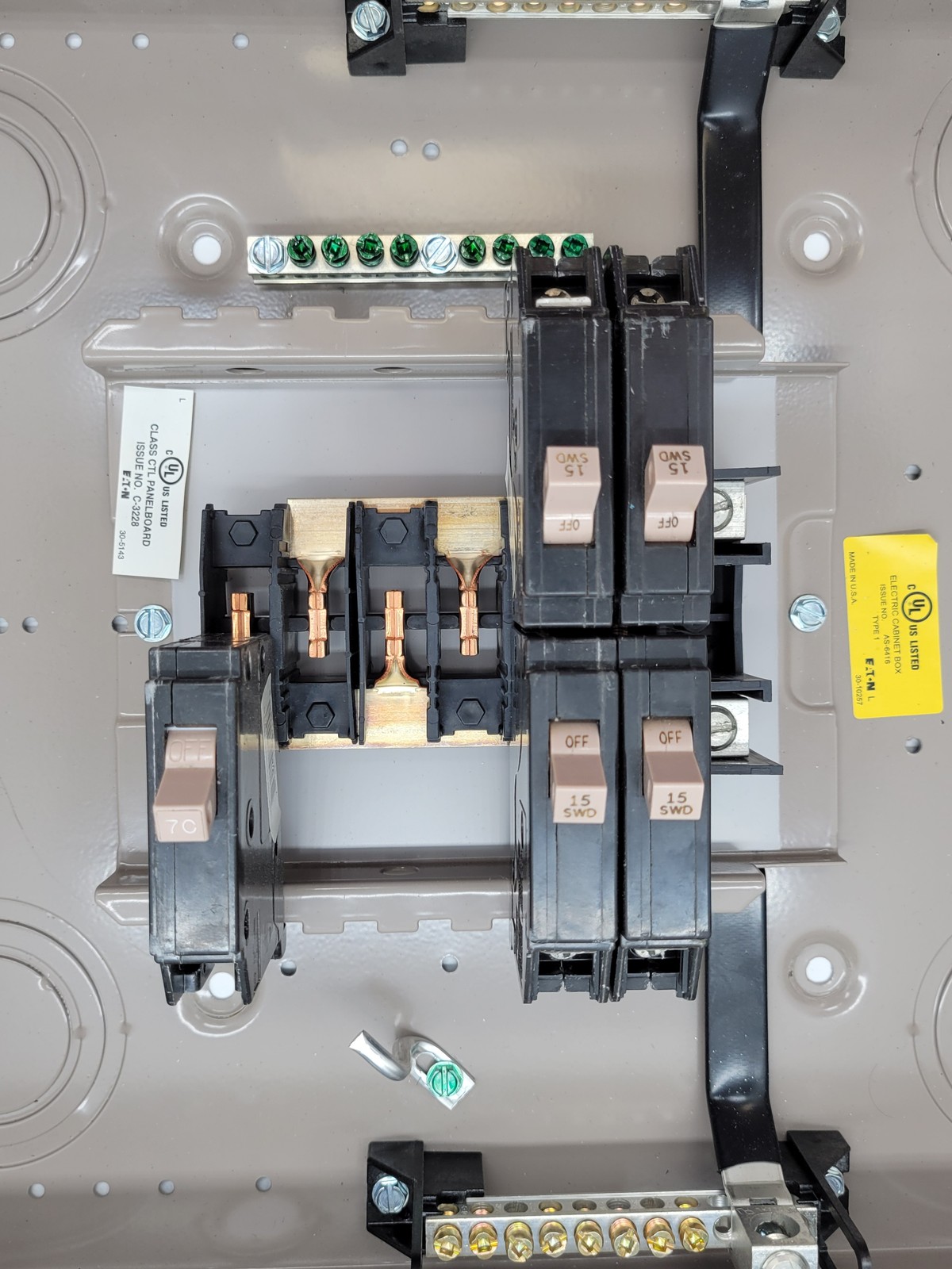 Eaton CH12L125B Main Load Center w Breakers 125A 120/240V 12Cir 1PH 25KA Type 1