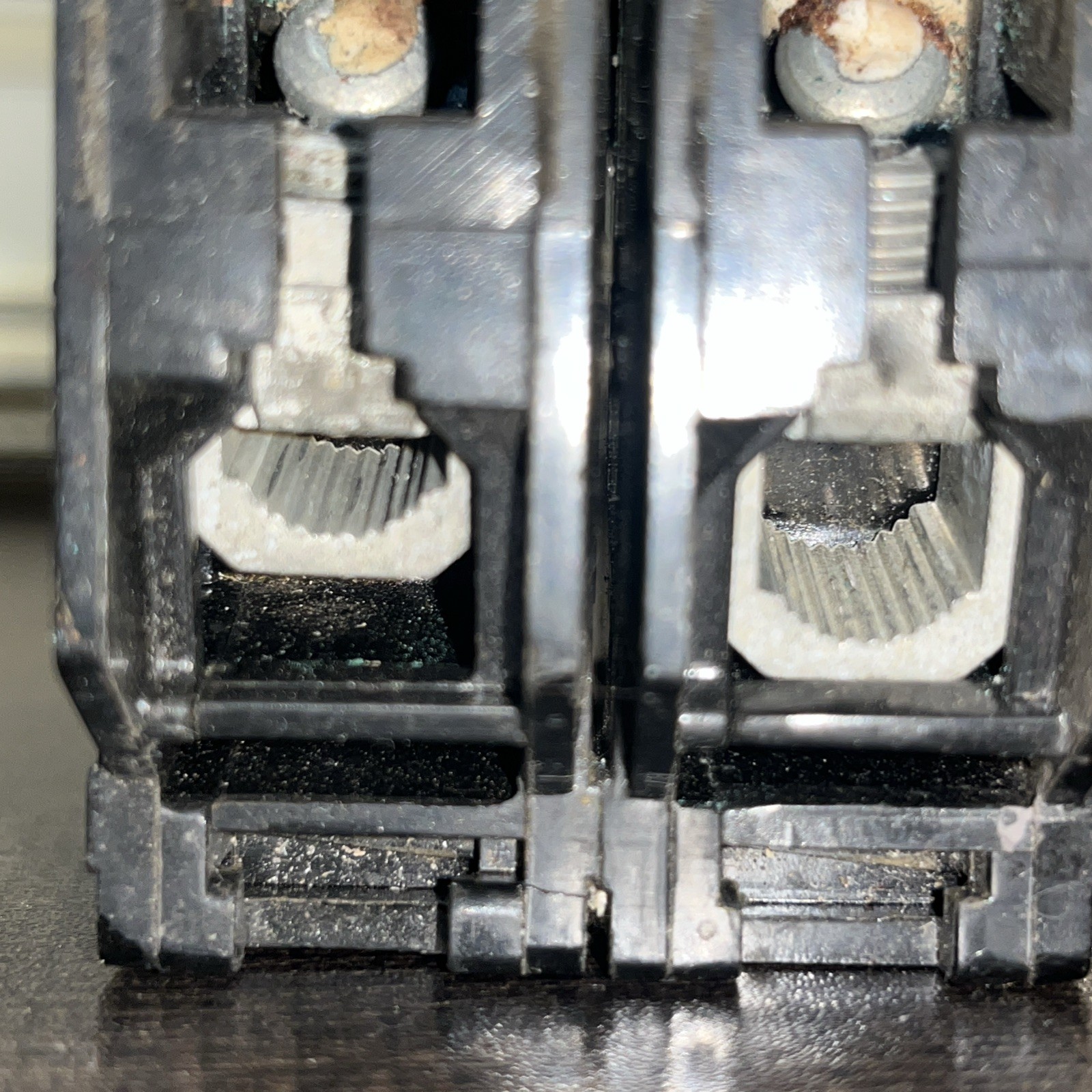 GE THQL21100, 2 Poles, 100 Amps, 120/240 VAC